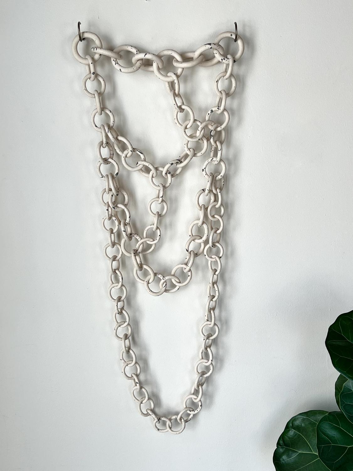 white Ceramic Link Chain Wall Sculpture in vendita 4