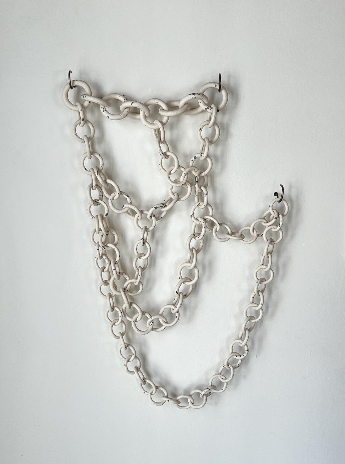 white Ceramic Link Chain Wall Sculpture in vendita 5