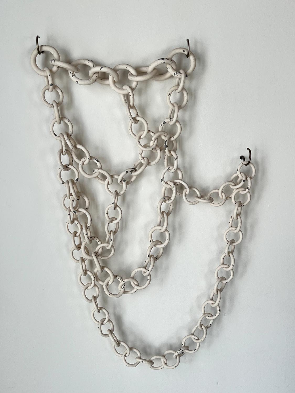 white Ceramic Link Chain Wall Sculpture in vendita 6