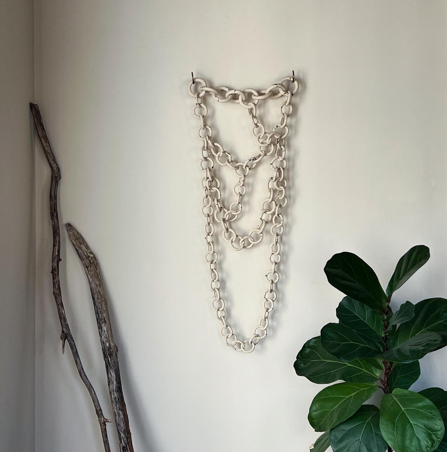 Americano white Ceramic Link Chain Wall Sculpture in vendita