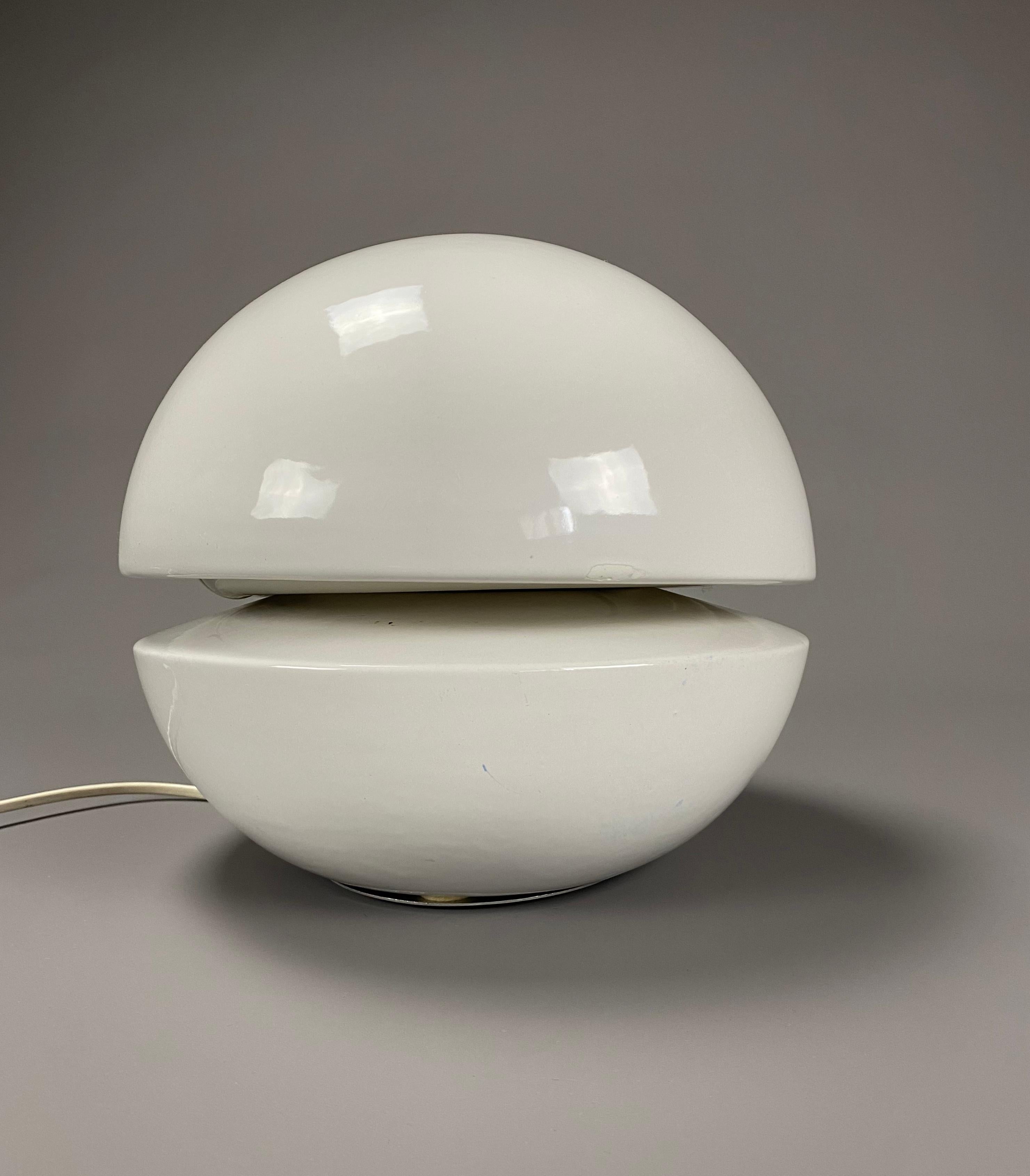 White Ceramic Mid-Century Modern Round Italian Table Lamp For Sale 2