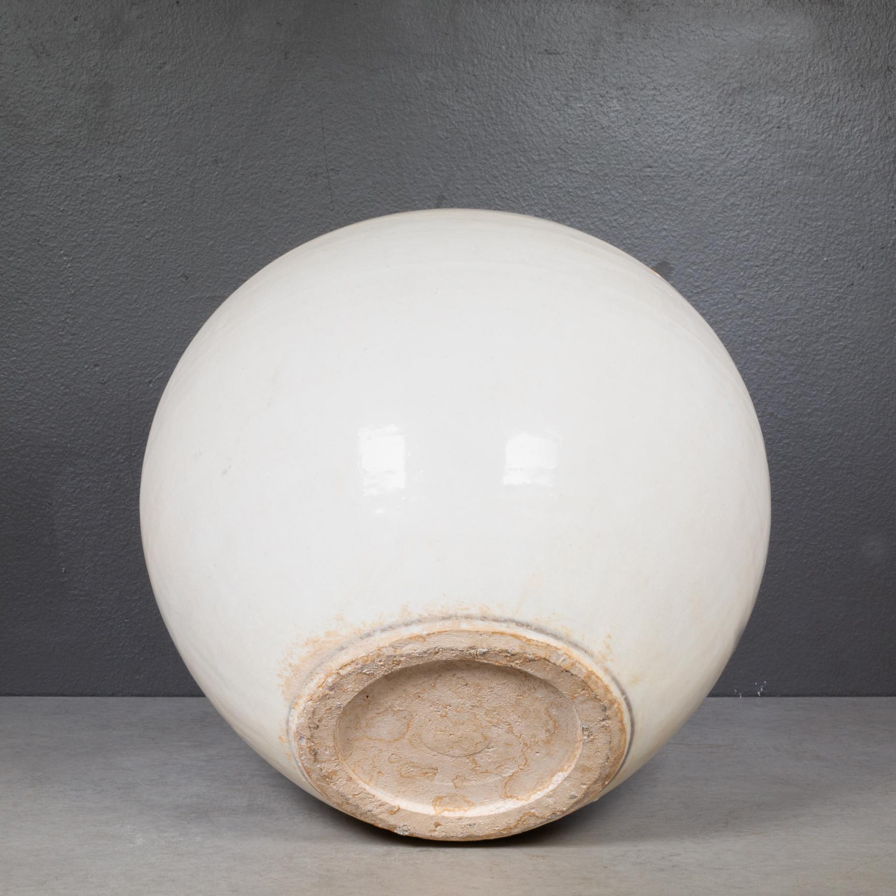 Poterie de lait en céramique blanche en vente 1