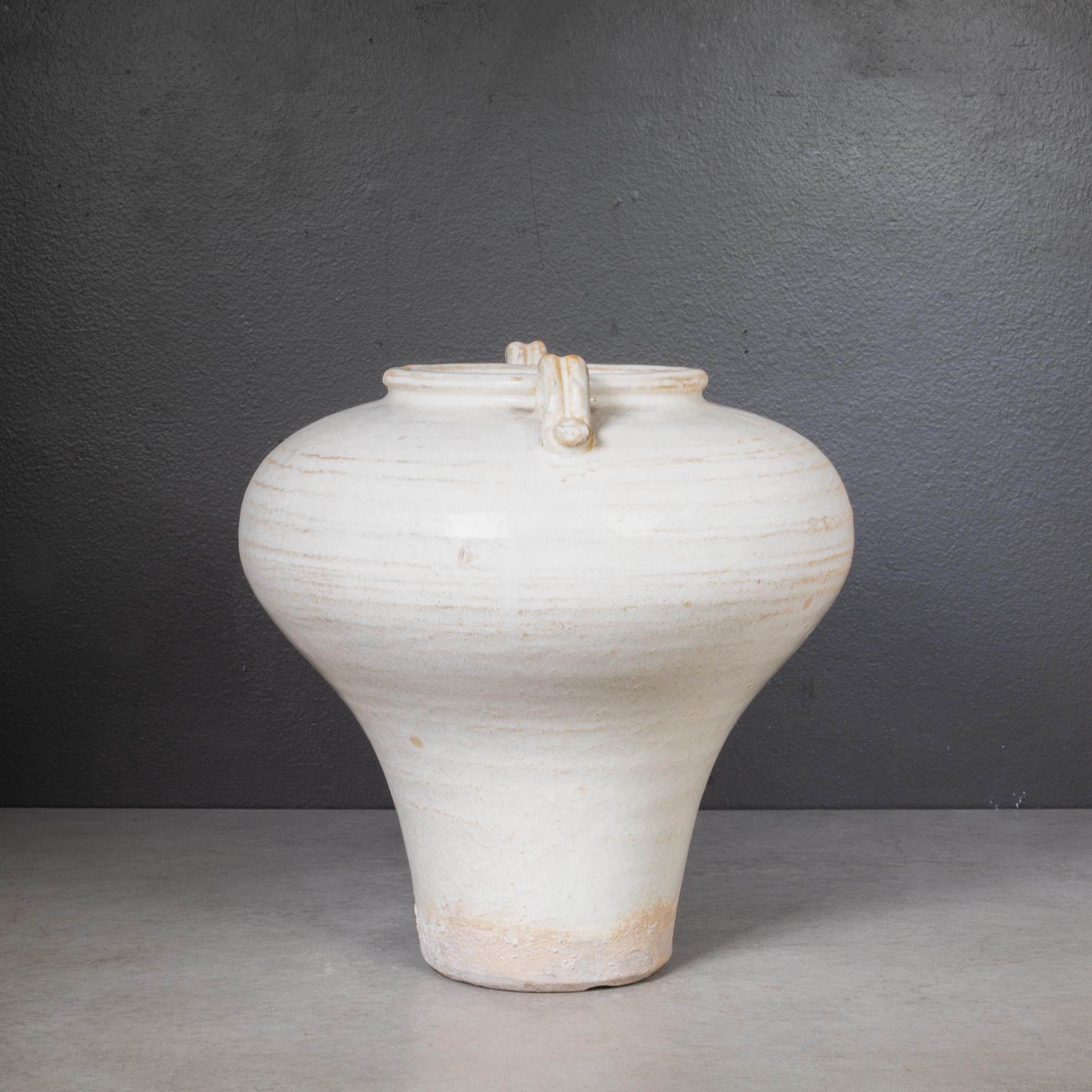 Rustique Poterie de lait en céramique blanche avec poignées en vente