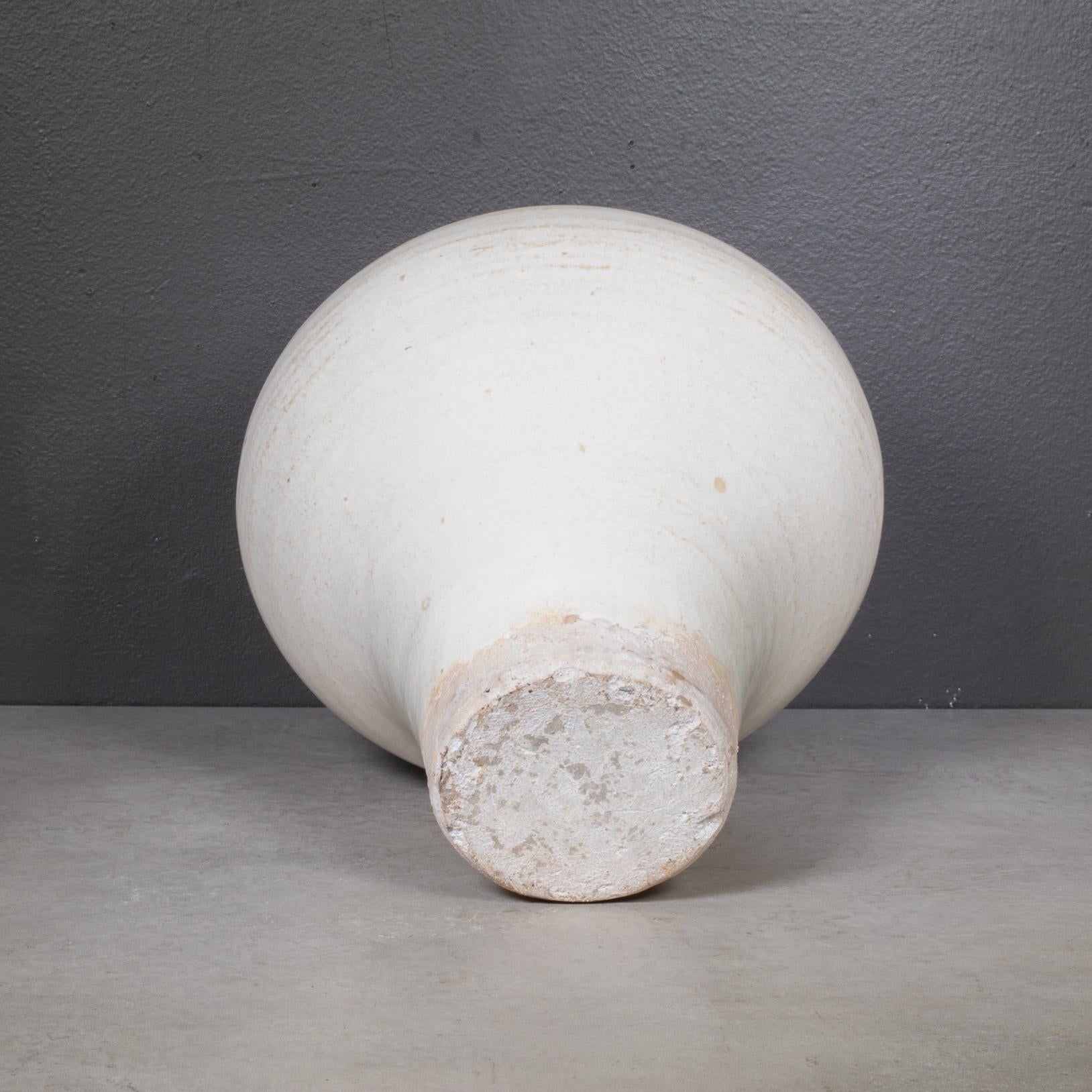 XXIe siècle et contemporain Poterie de lait en céramique blanche avec poignées en vente