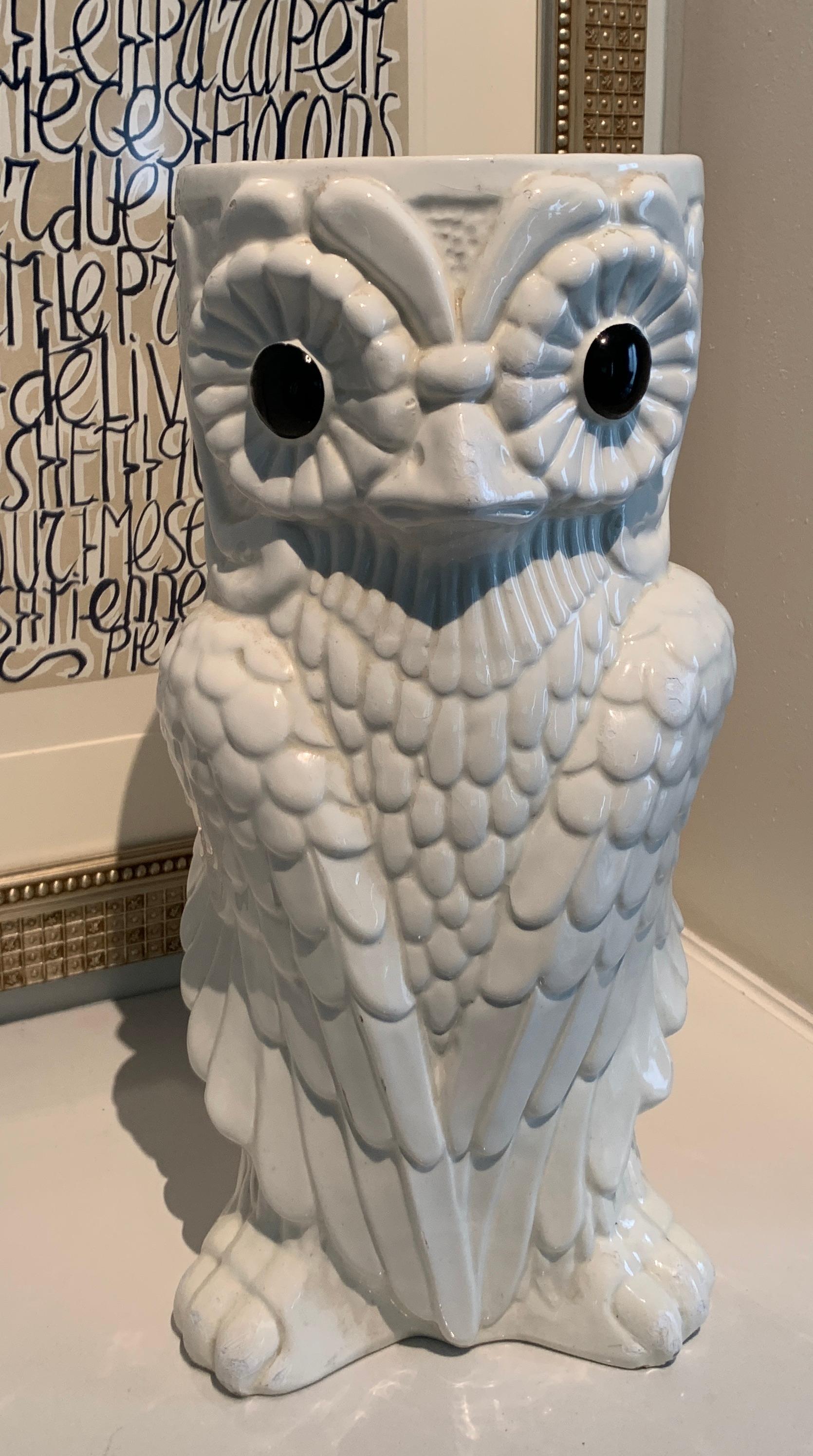 A wonderful ceramic umbrella stand in the likeness of an owl - ready for those wet umbrellas at your door. The piece is in very good condition with no chip or cracks, is water tight (one place the glaze at the rim, but not a chip).