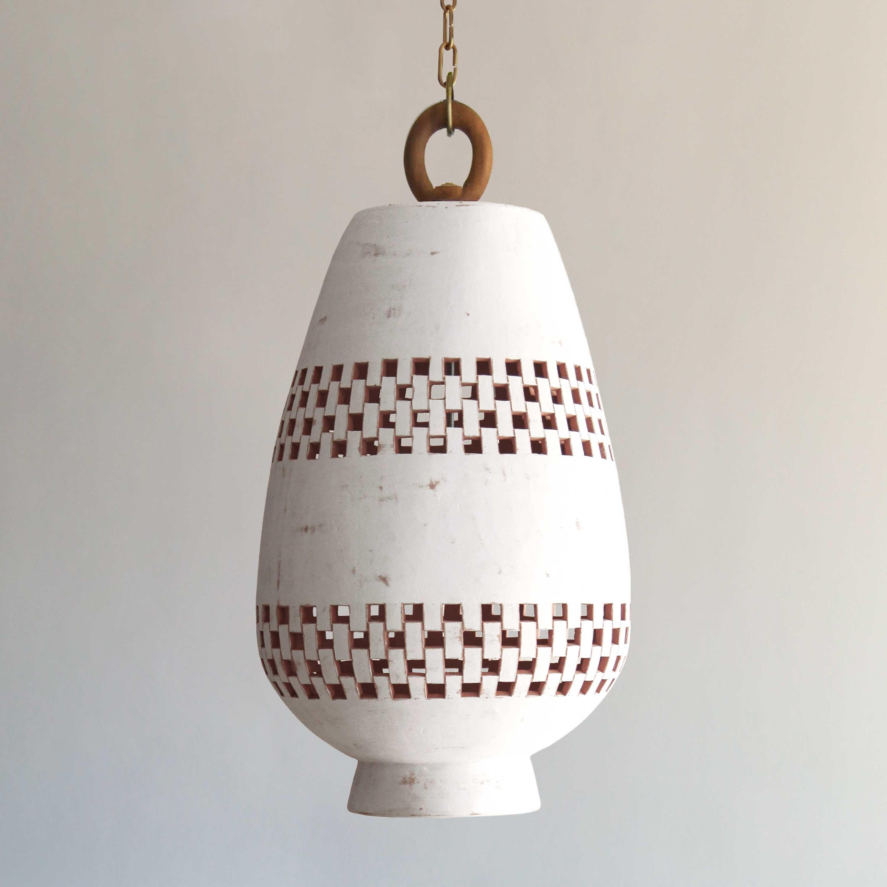La nostra collezione Atzompa viene creata nella città di Santa María Atzompa, in Oaxacan, dove la tradizione della lavorazione della ceramica affonda le sue radici nell'antica cultura zapoteca.

Partendo da questa tradizione, abbiamo stretto una