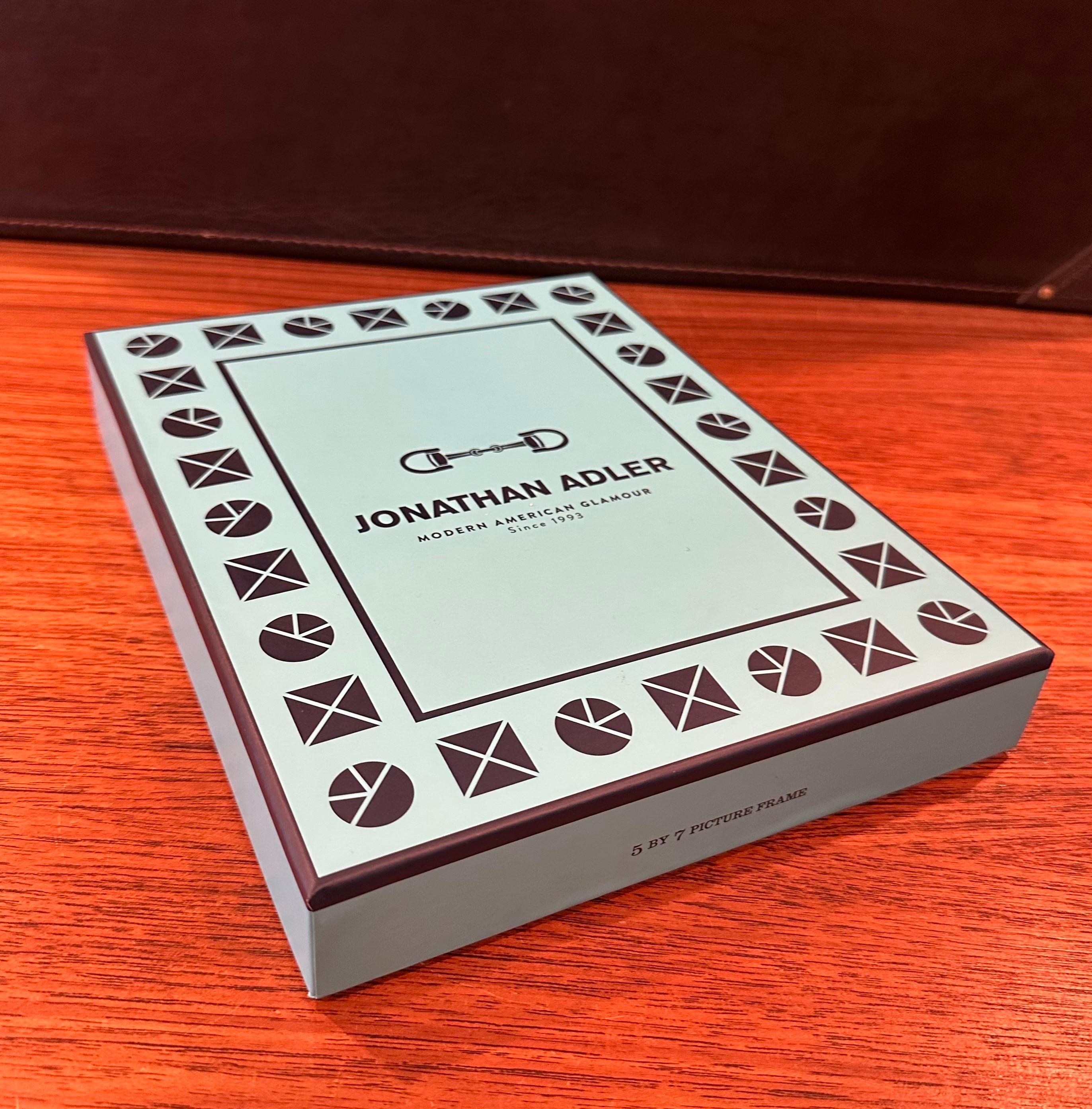 Marco de cerámica blanco de Jonathan Adler - Nuevo en caja en venta 4