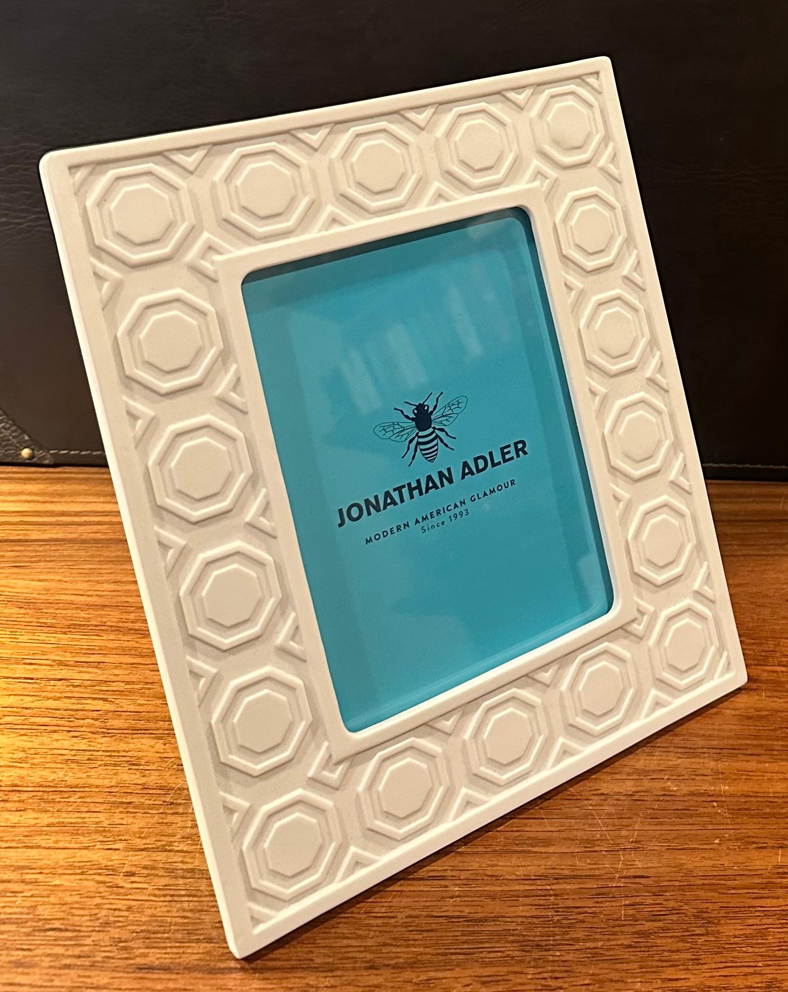 Céramique Cadre photo en céramique blanche par Jonathan Adler - New in Box en vente