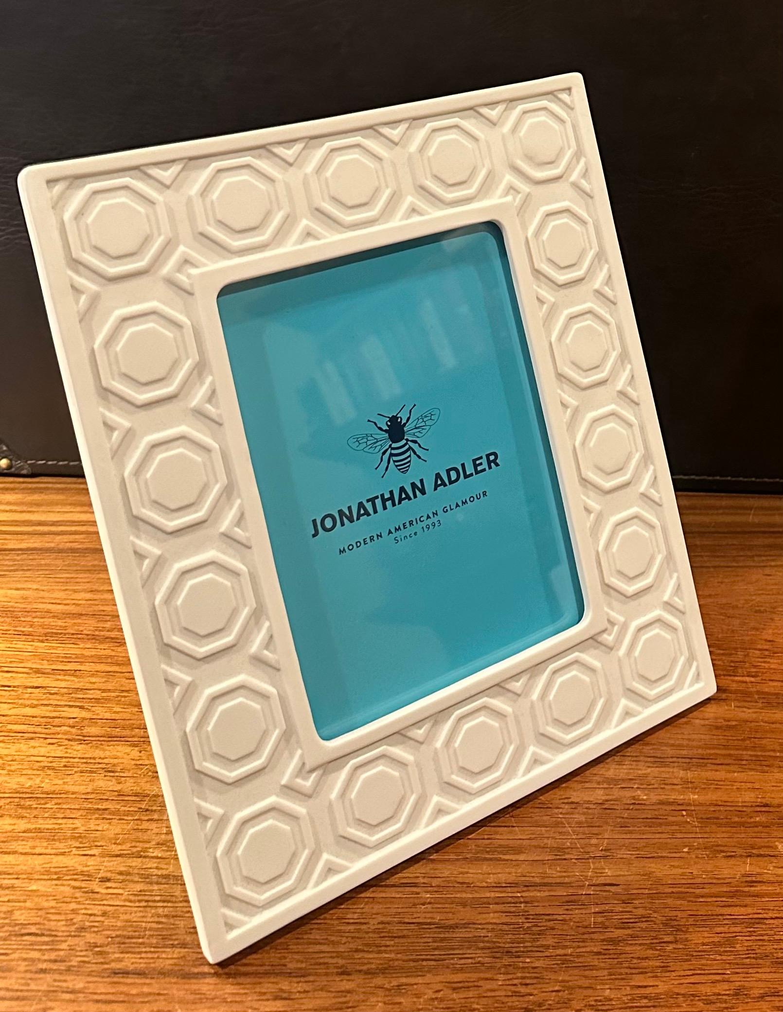Cadre photo en céramique blanche par Jonathan Adler - New in Box en vente 1
