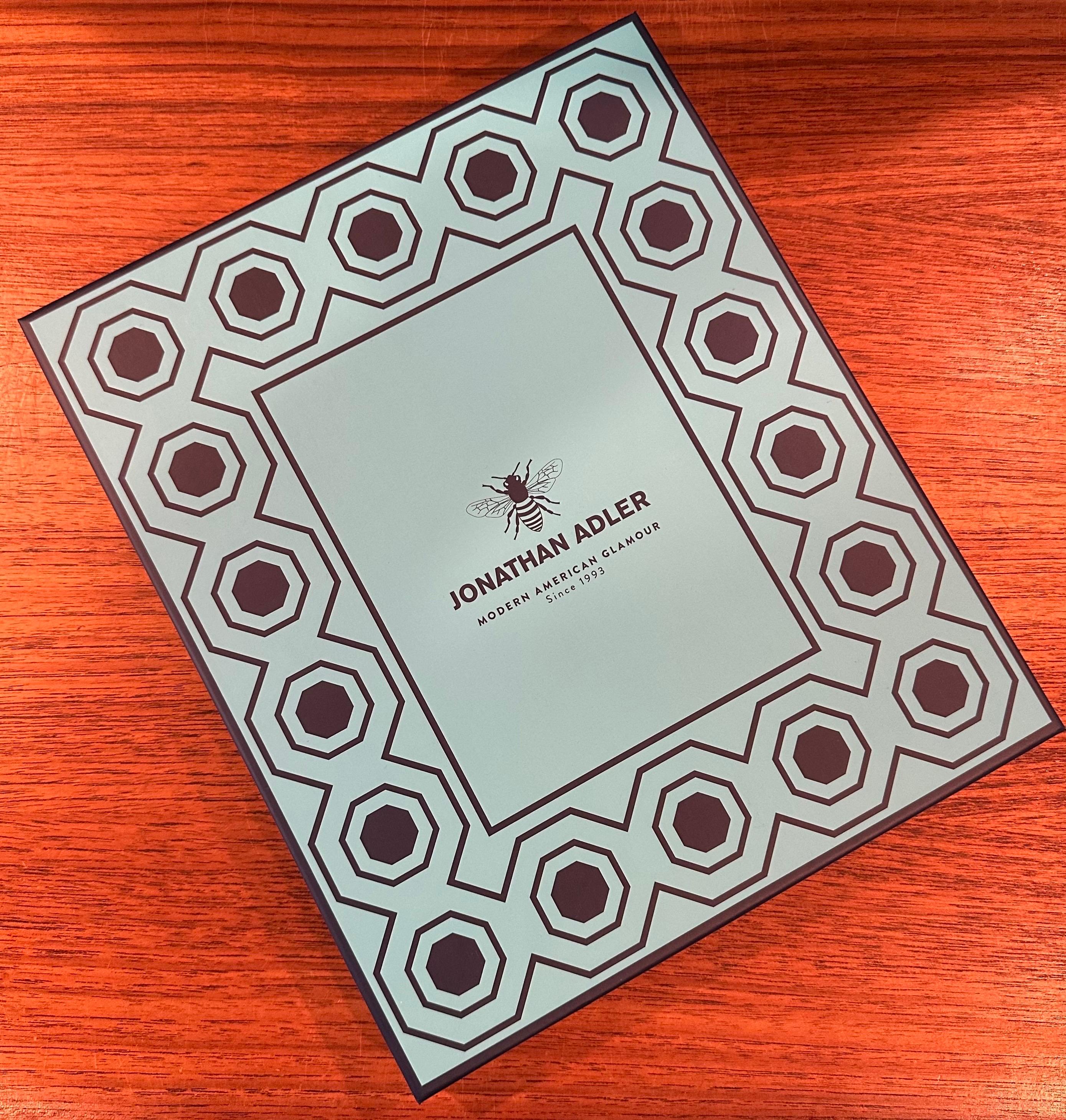 Marco de cerámica blanco de Jonathan Adler - Nuevo en caja en venta 3
