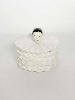 Weiße Keramikschachtel mit Pierrot-Motiv, Frankreich, 1970er Jahre