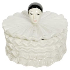 Weiße Keramikschachtel mit Pierrot-Motiv, Frankreich, 1970er Jahre