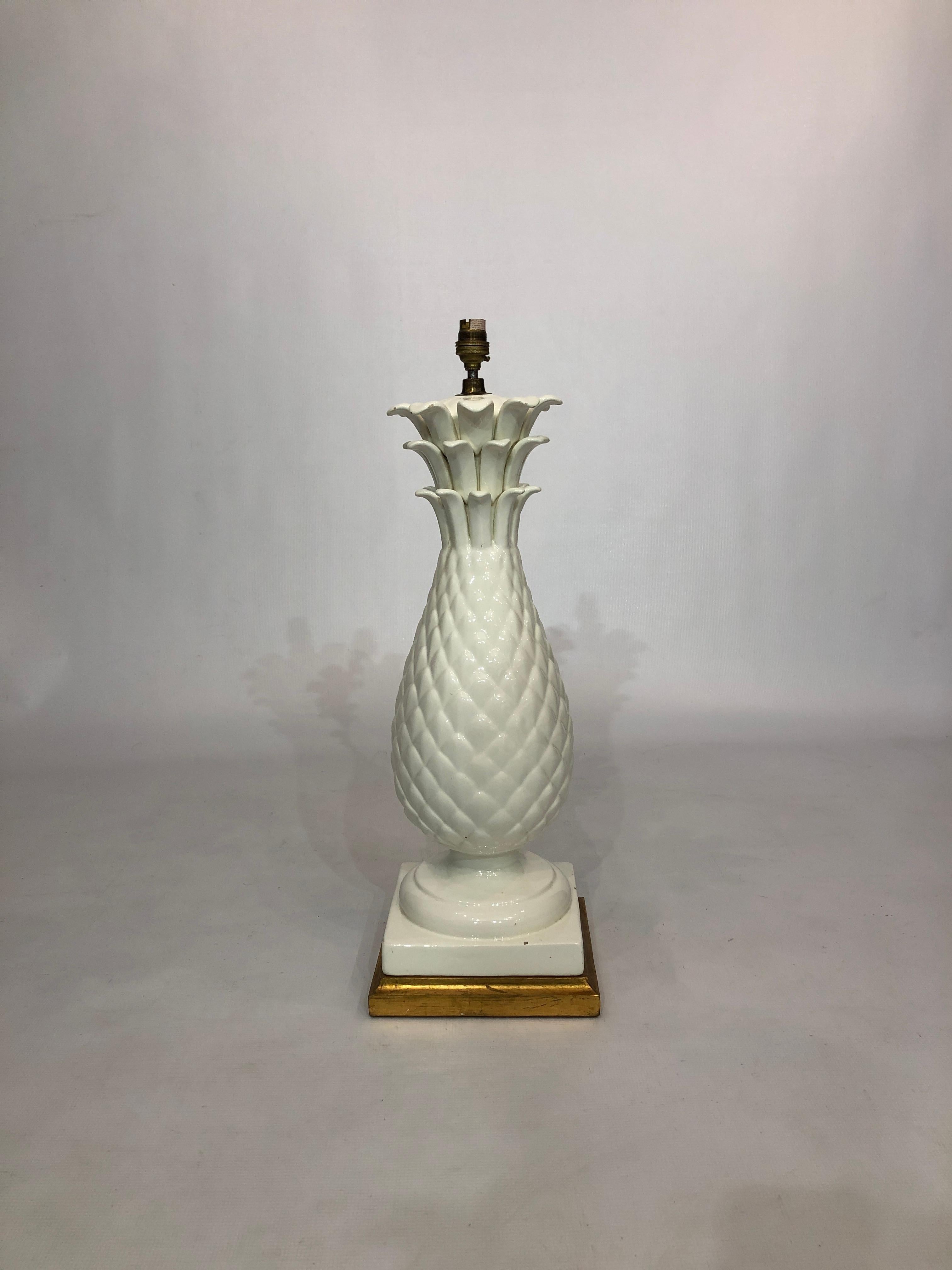An elegant large white ceramic table lamp in pineapple design standing atop a square guilted base 

It would look amazing in lots of interiors and rooms.

Please contact us for international postage quotes.

CREATOR: Unknown

PLACE OF ORIGIN: