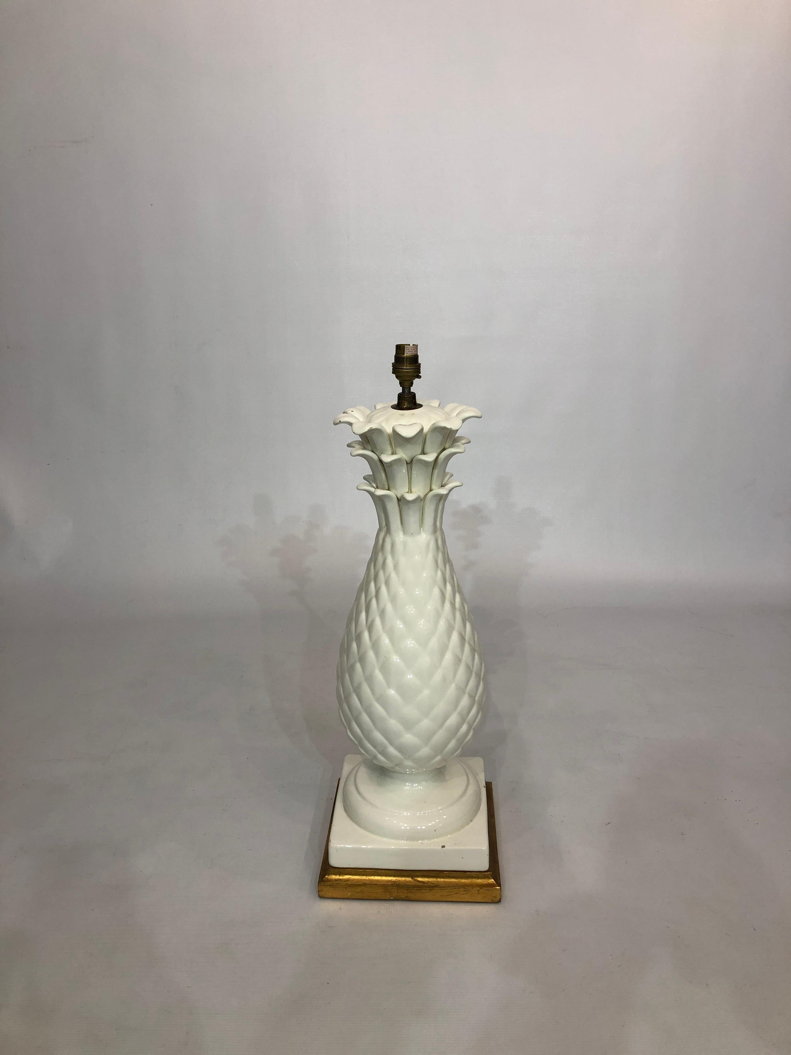 Mid-Century Modern White Ceramic Pineapple Tall Table Lamp 1950s Hollywood Regency 1960s midcentury For Sale
