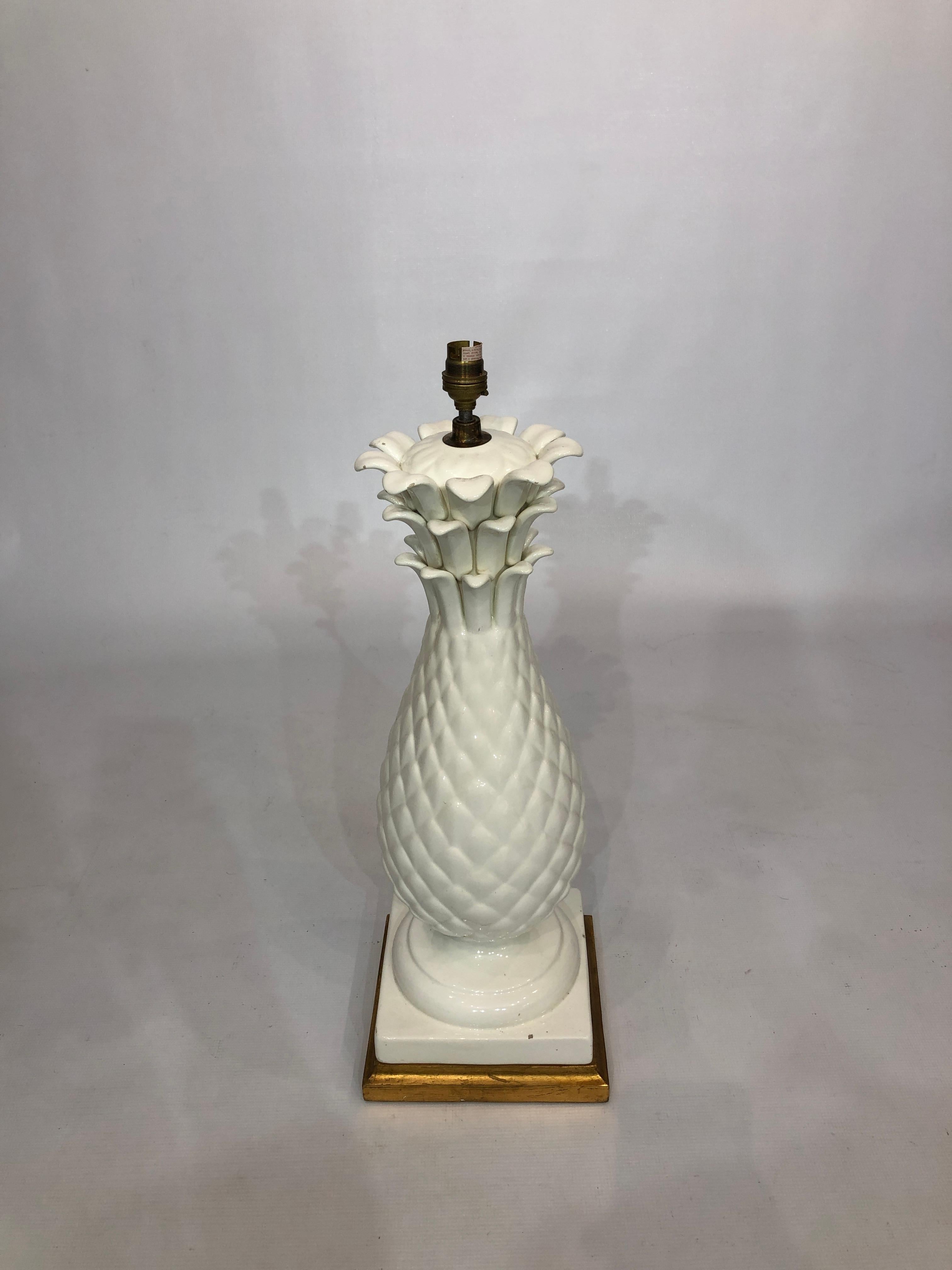 Italian White Ceramic Pineapple Tall Table Lamp 1950s Hollywood Regency 1960s midcentury For Sale