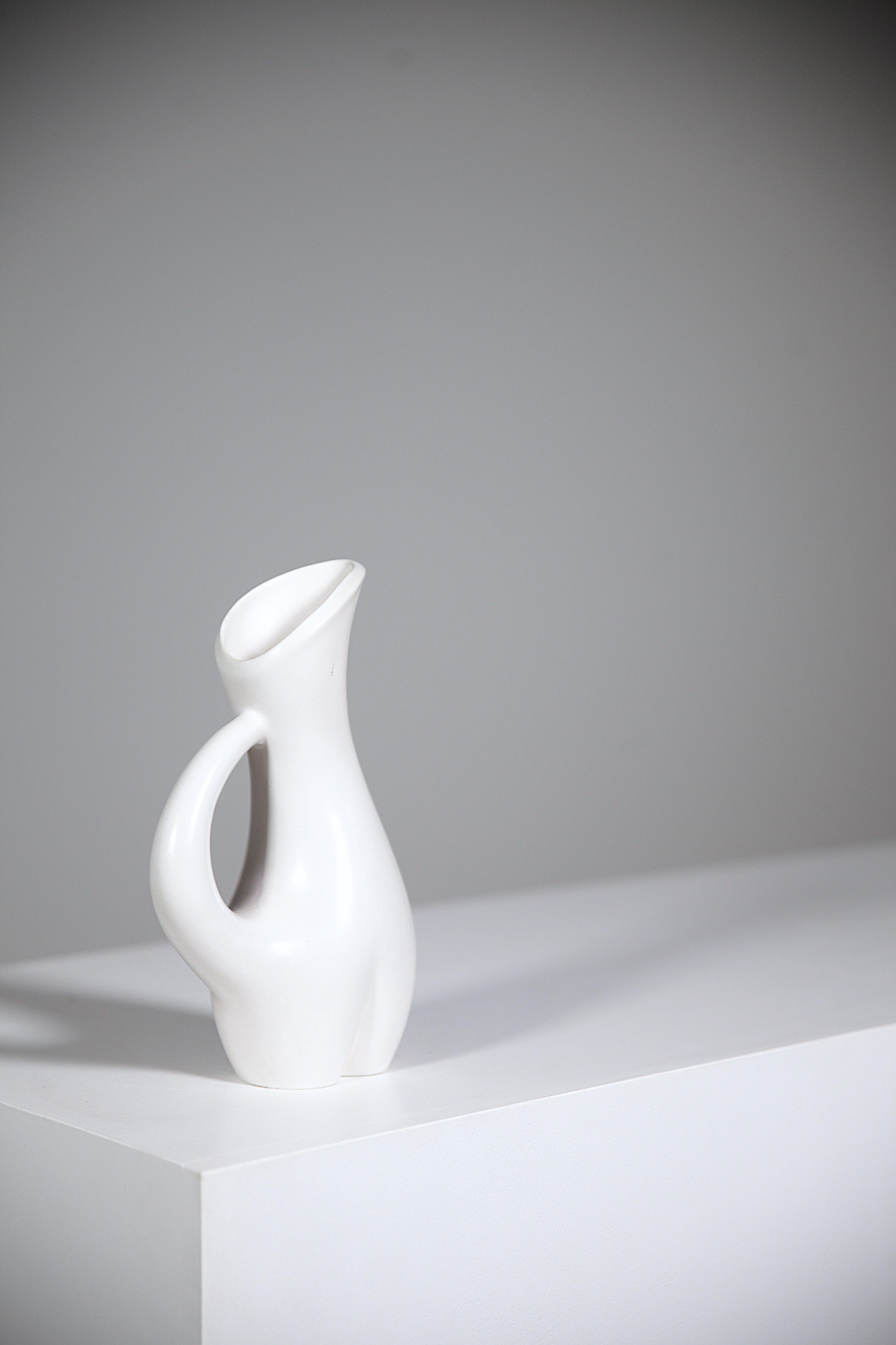 Francese Brocca in ceramica bianca di Pol Chambost Francia anni '70 in vendita