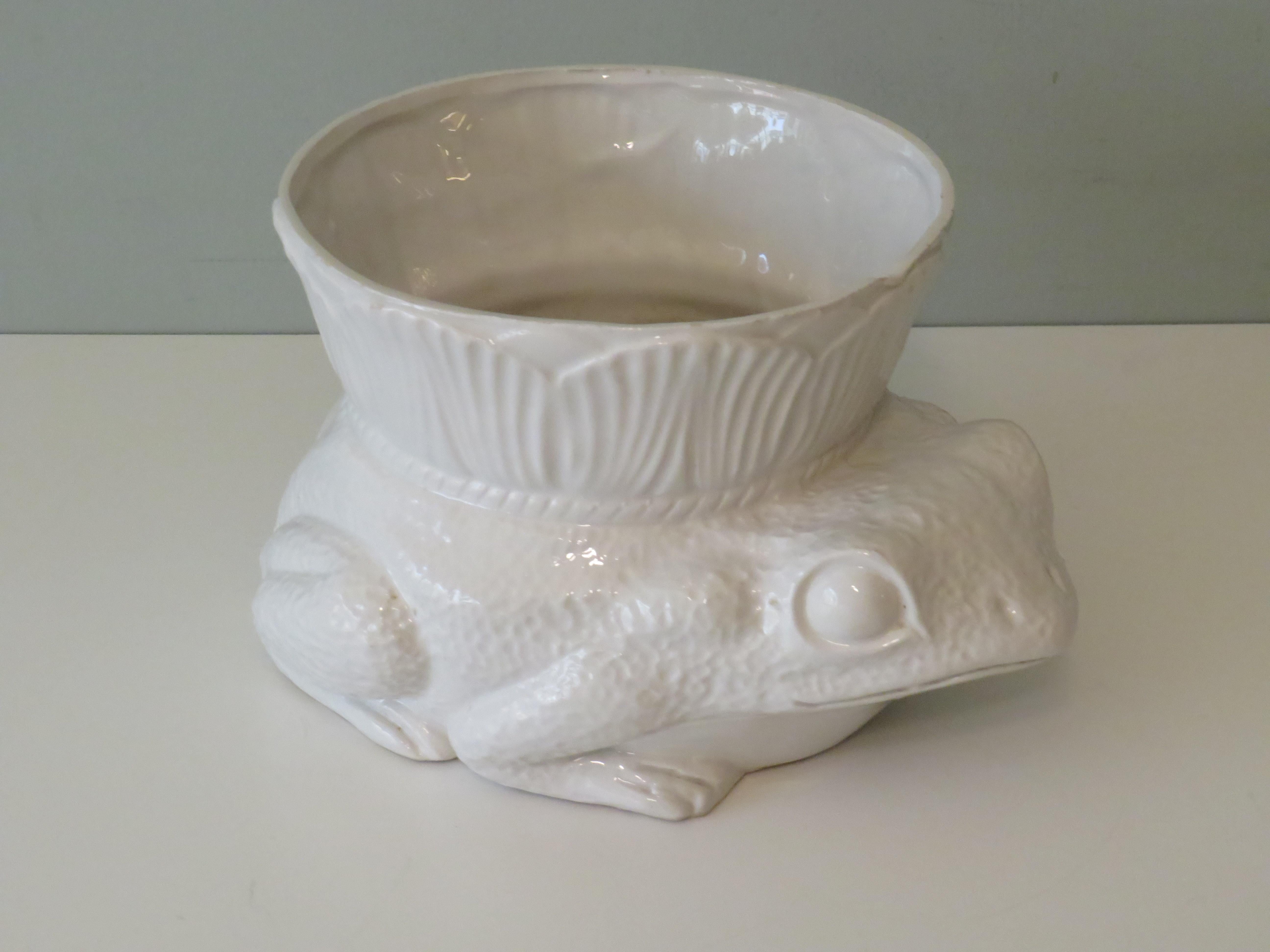 White Ceramic Planter, Style Bassano Italy, 1960s In Good Condition In Herentals, BE