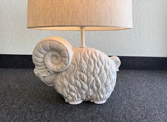 Weiße Keramik Widder Tischlampe von Royal Haeger