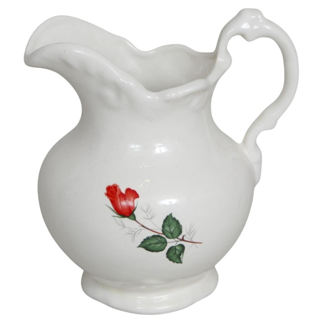 Pichet à roses en céramique blanche en vente