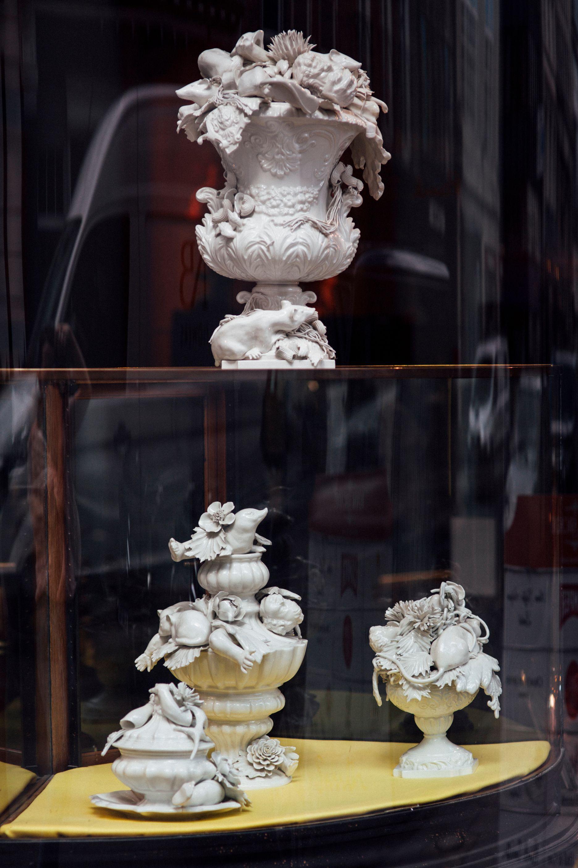 Weiße Keramik-Skulptur von Renzi & Reale, glasiertes Steingut  Italien Contemporary im Zustand „Gut“ im Angebot in London, GB