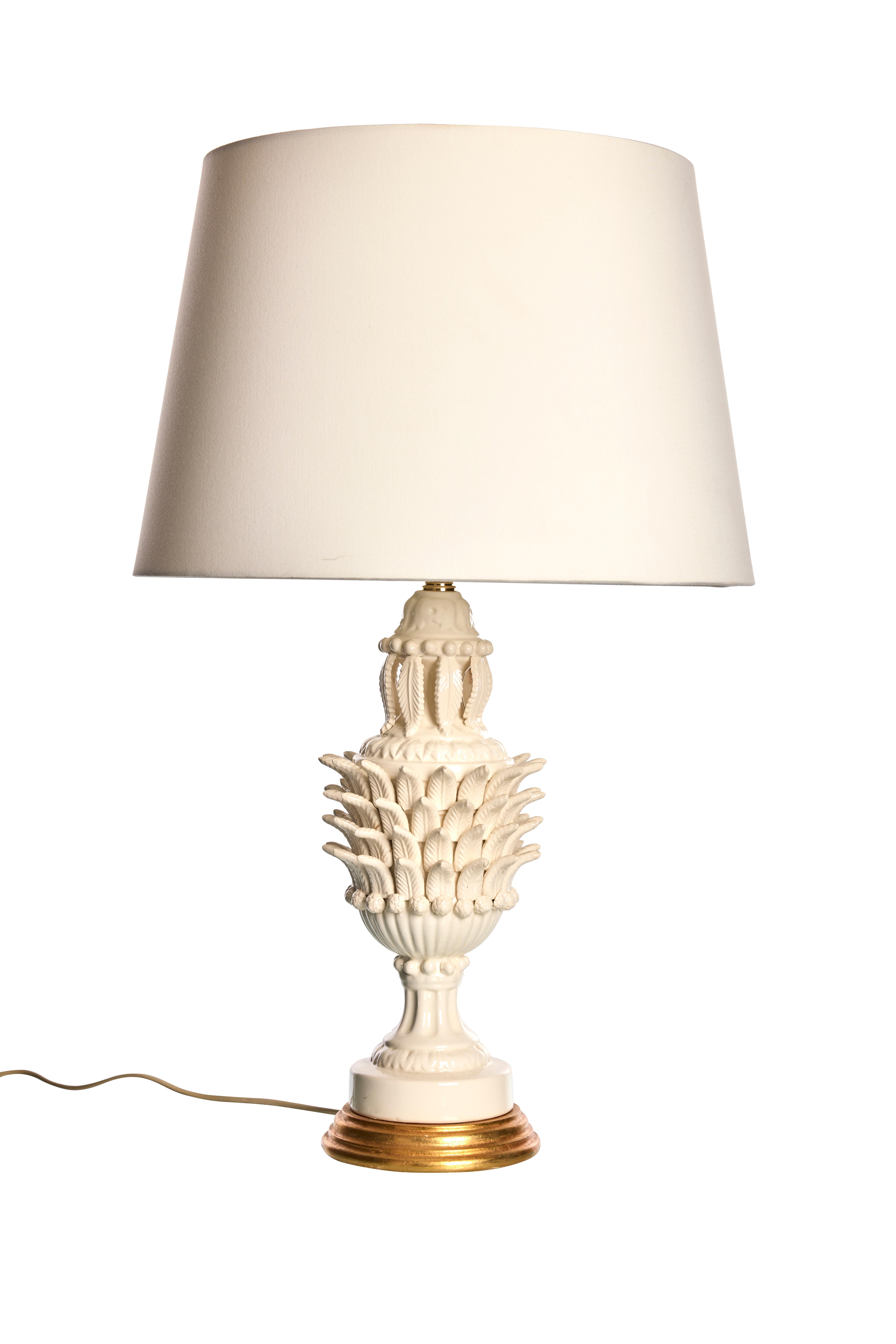 Elegant White Ceramic Table Lamp by Bondia for Nordiska Kompaniet

Enhance your decor with this stunning Bondia table lamp, a perfect blend of artistic design and functional lighting.
This exquisite table lamp, designed by Bondia for Nordiska