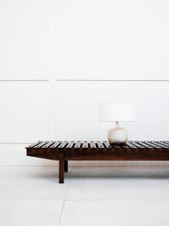 Lámpara de sobremesa de cerámica blanca de Jacques and Dani Ruelland, hacia 1960