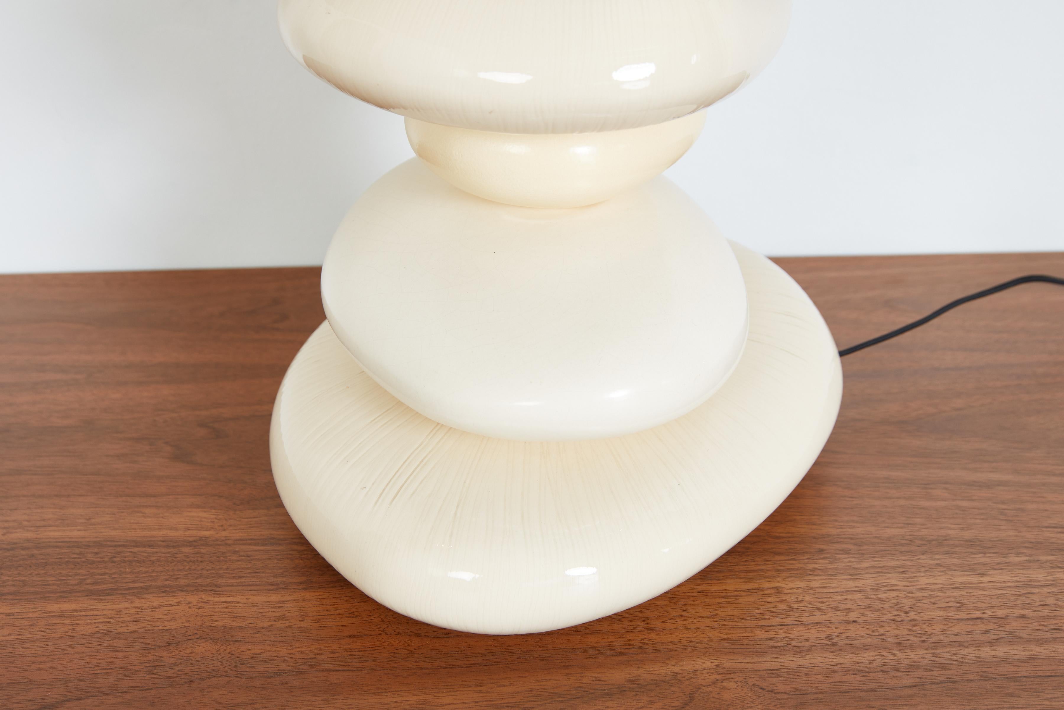 Weiße Keramik-Tischlampe  im Angebot 6