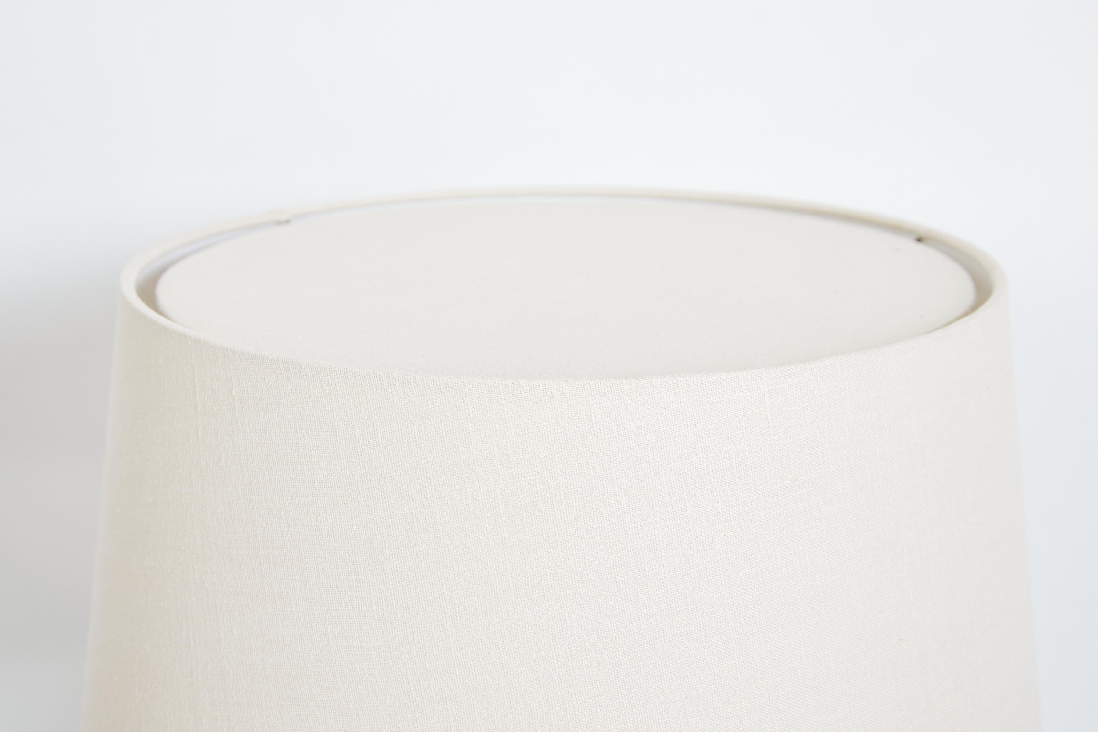 Weiße Keramik-Tischlampe  im Angebot 8