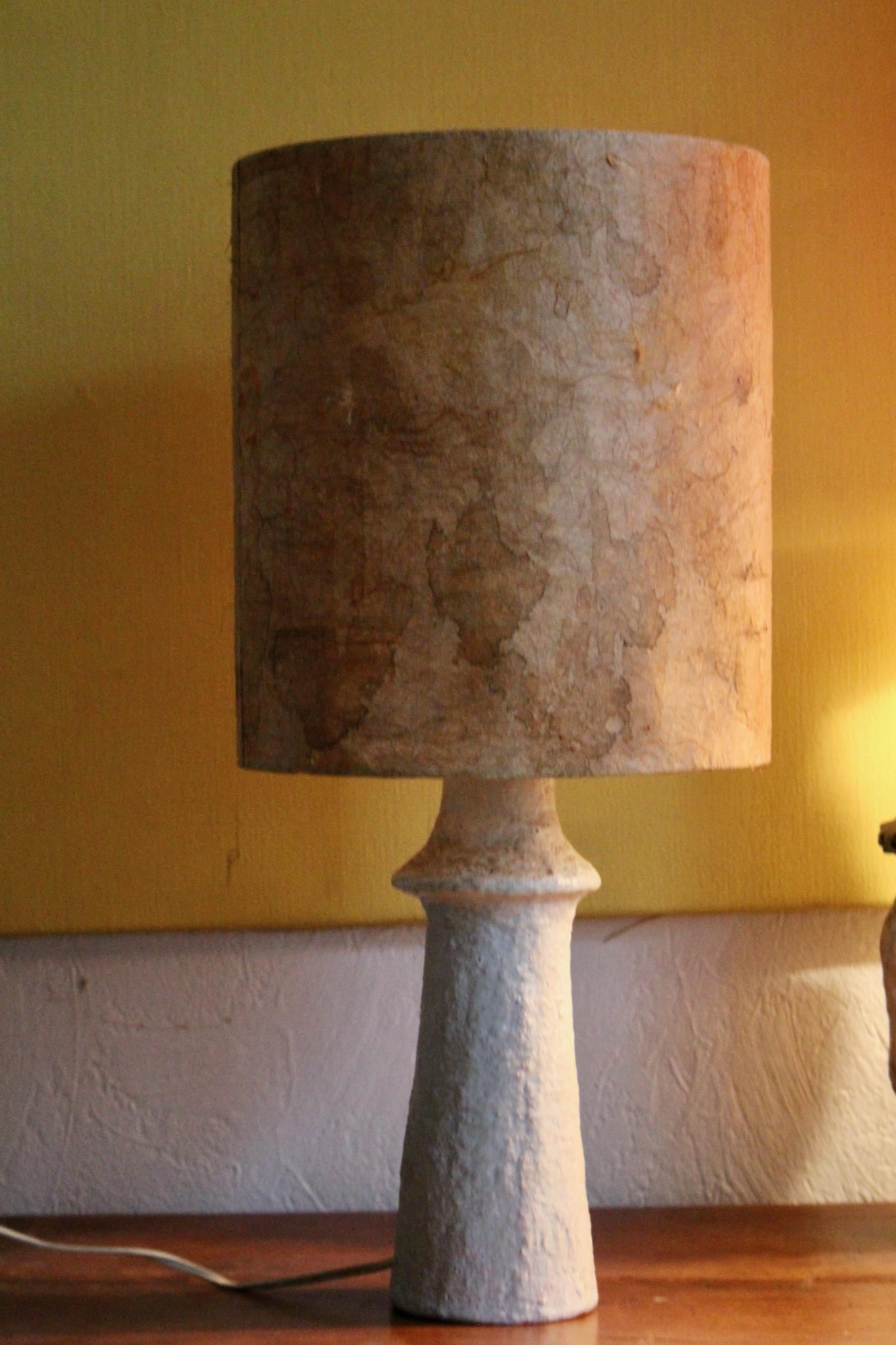 Dimensioni della lampada da tavolo in ceramica bianca senza paralume H. 37 cm per 12 cm Diam.