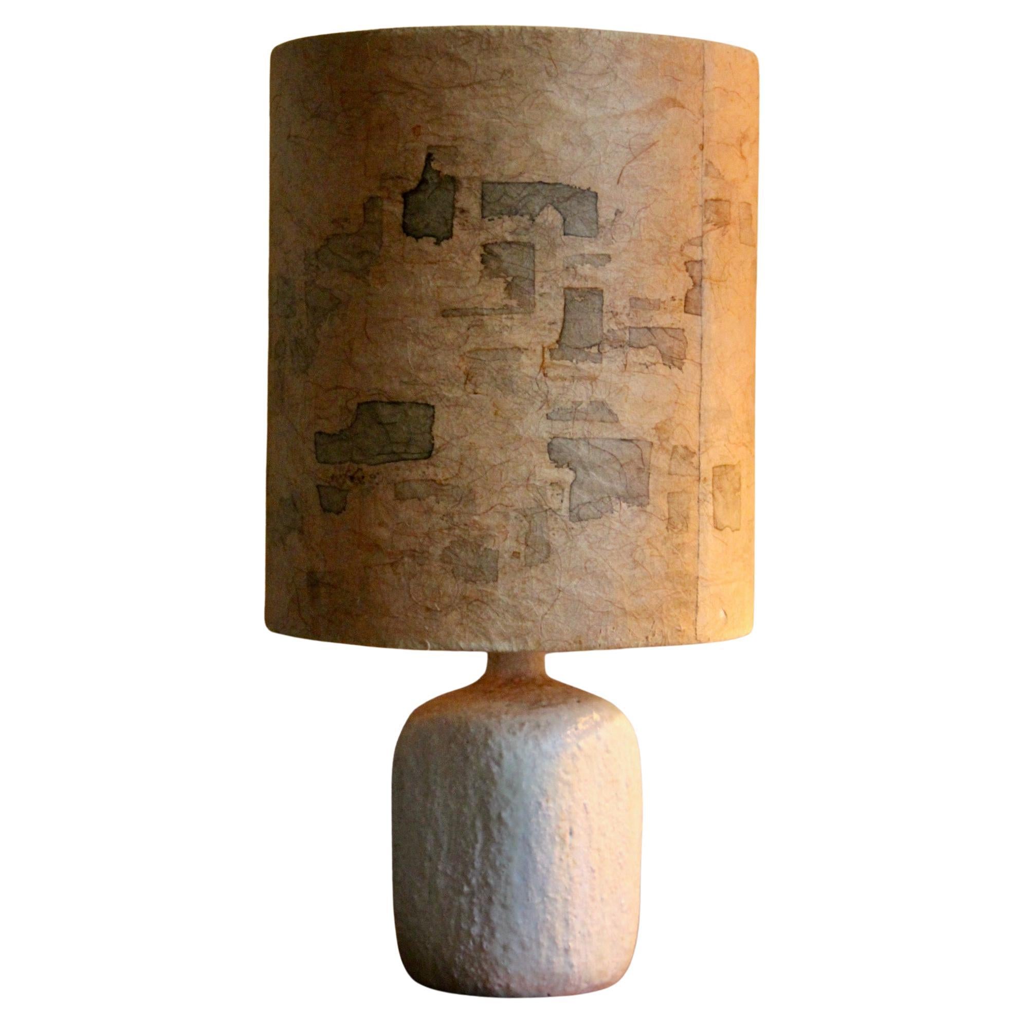 White ceramic table lamp For Sale