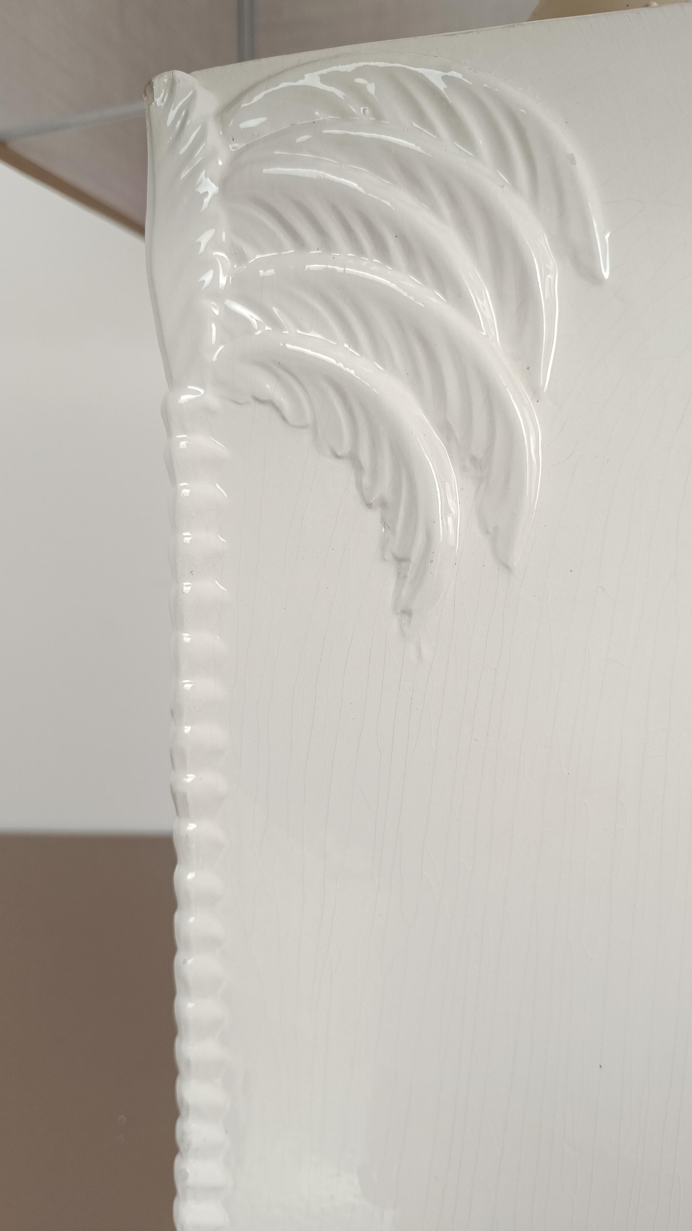 White Ceramic Table Lamp with with Palm Tree Decor, Vivai del Sud Style, 70s For Sale 7