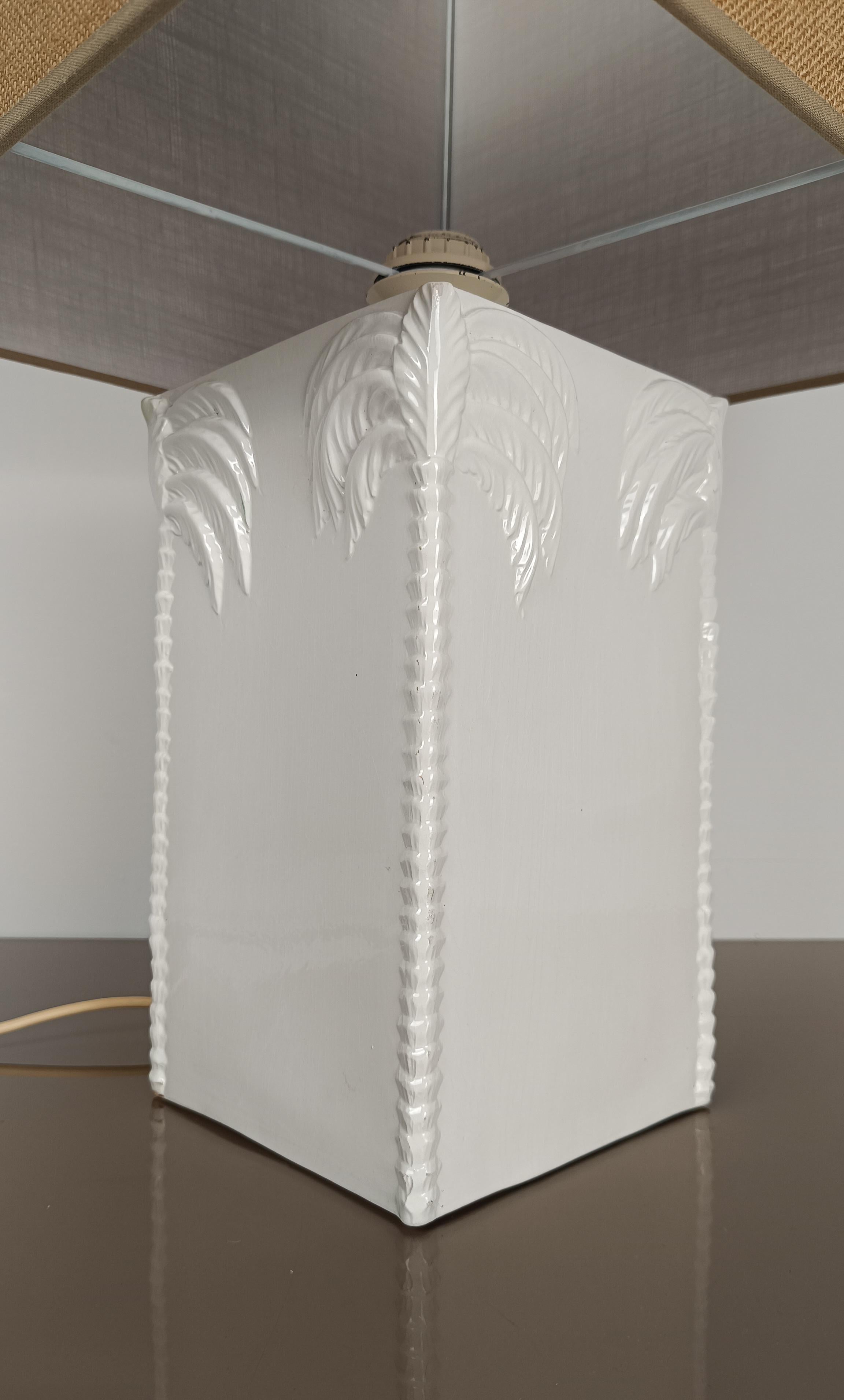 Mid-Century Modern White Ceramic Table Lamp with with Palm Tree Decor, Vivai del Sud Style, 70s For Sale
