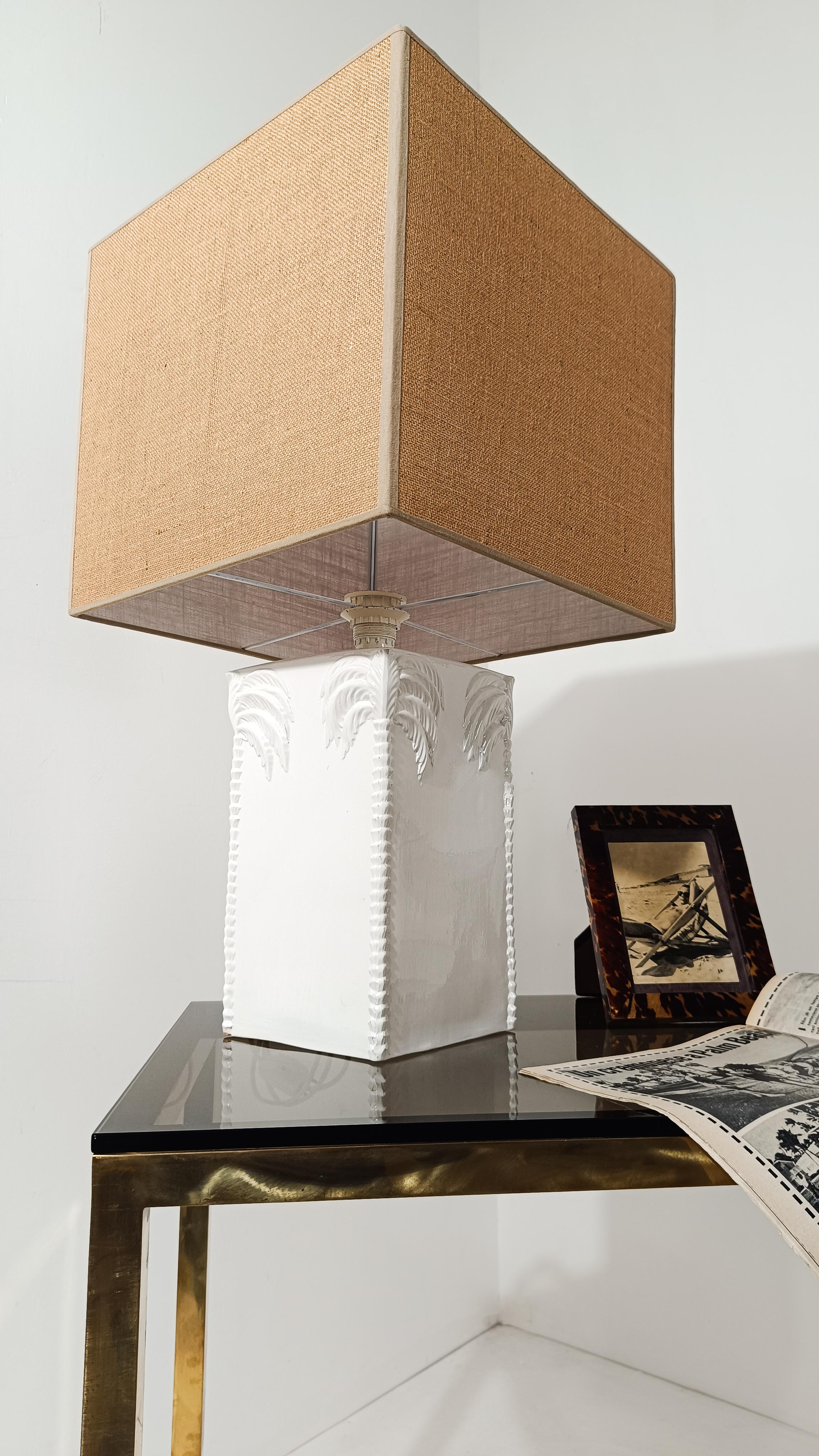 White Ceramic Table Lamp with with Palm Tree Decor, Vivai del Sud Style, 70s For Sale 1