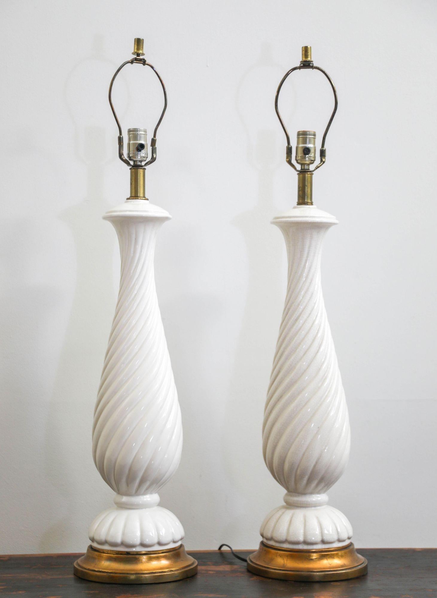 Nardini Studios of California 1960 Coppia di grandi lampade da tavolo in ceramica bianca in vendita 2