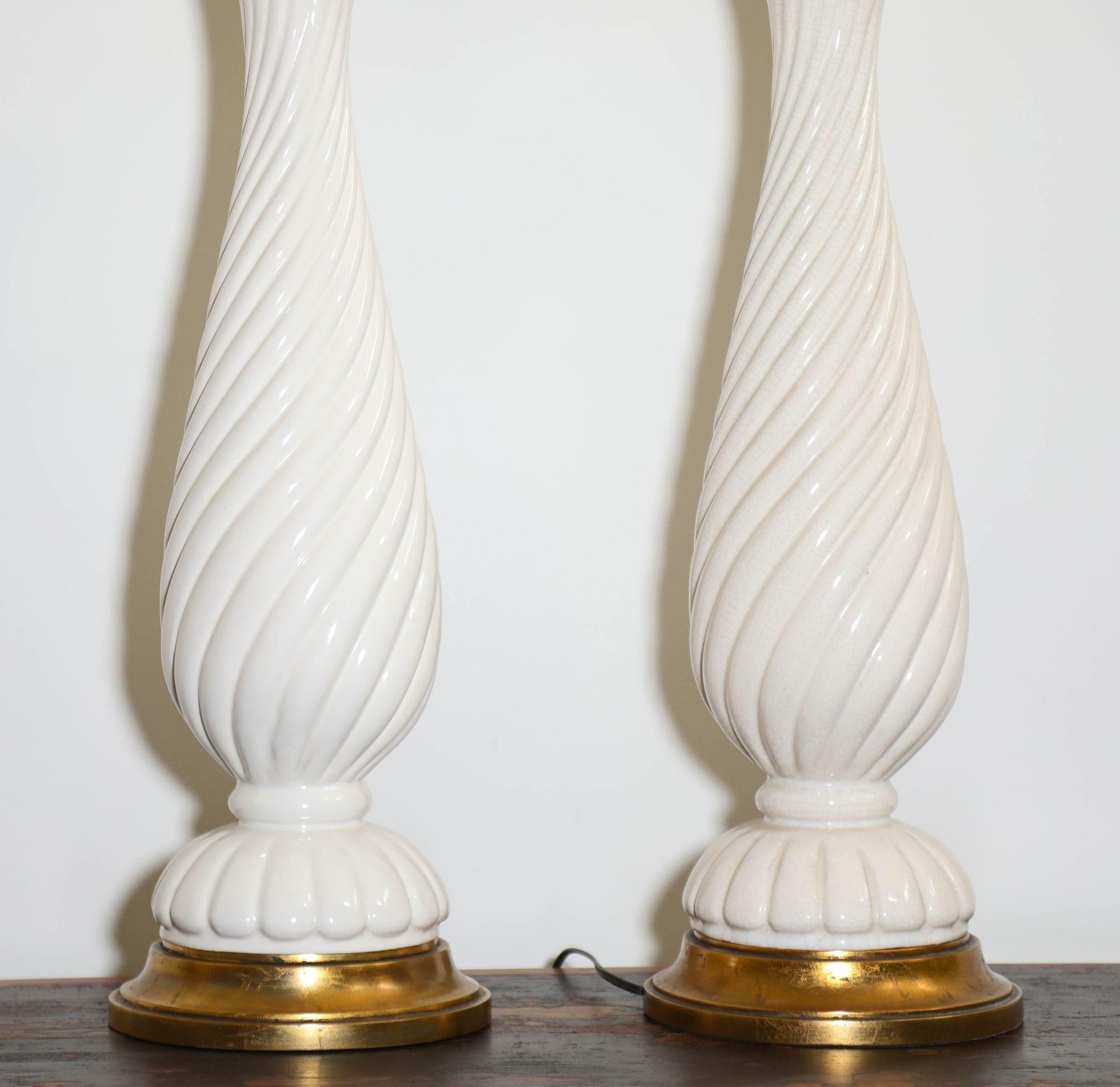 Nardini Studios of California 1960 Coppia di grandi lampade da tavolo in ceramica bianca in vendita 1