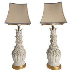 Lámparas de Mesa de Cerámica Blanca con Motivo Floral By Bondia, España Años 50, Lote de 2