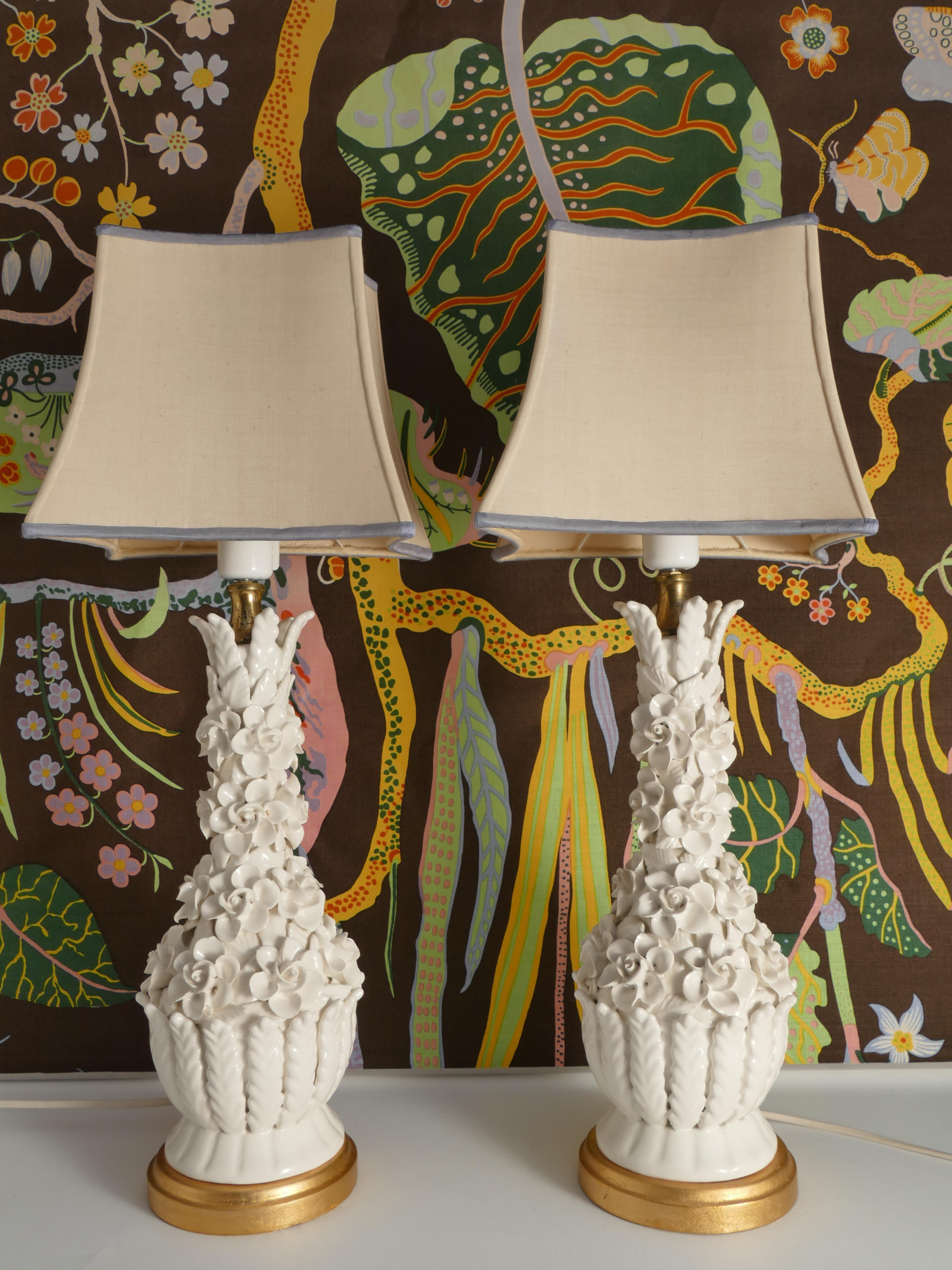 Lampade da tavolo in ceramica bianca con motivo floreale di Bondia, Spagna 1950, set di 2 1