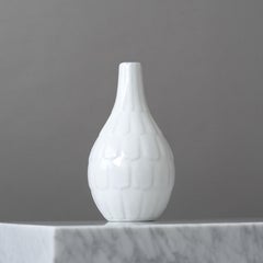 Vase en céramique blanche par Anna-Lisa Thomson, Upsala Ekeby, Suède, 1951-1952.
