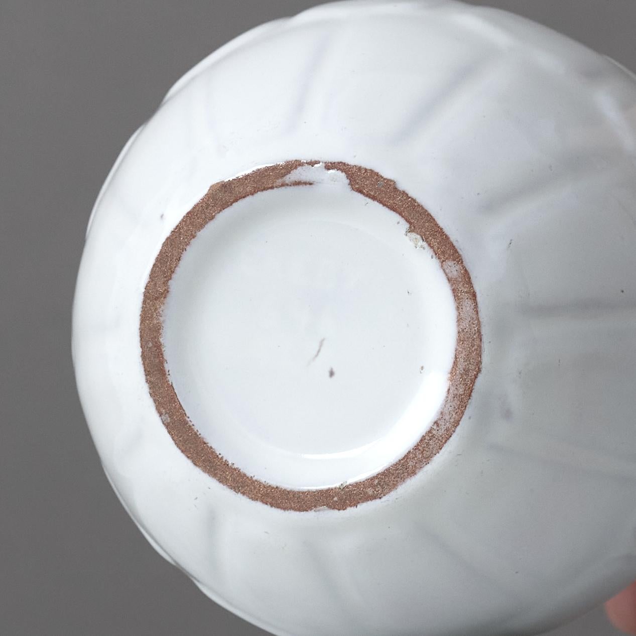 Céramique Vase en céramique blanche par Anna-Lisa Thomson, Upsala Ekeby, Suède, 1951-1952. en vente