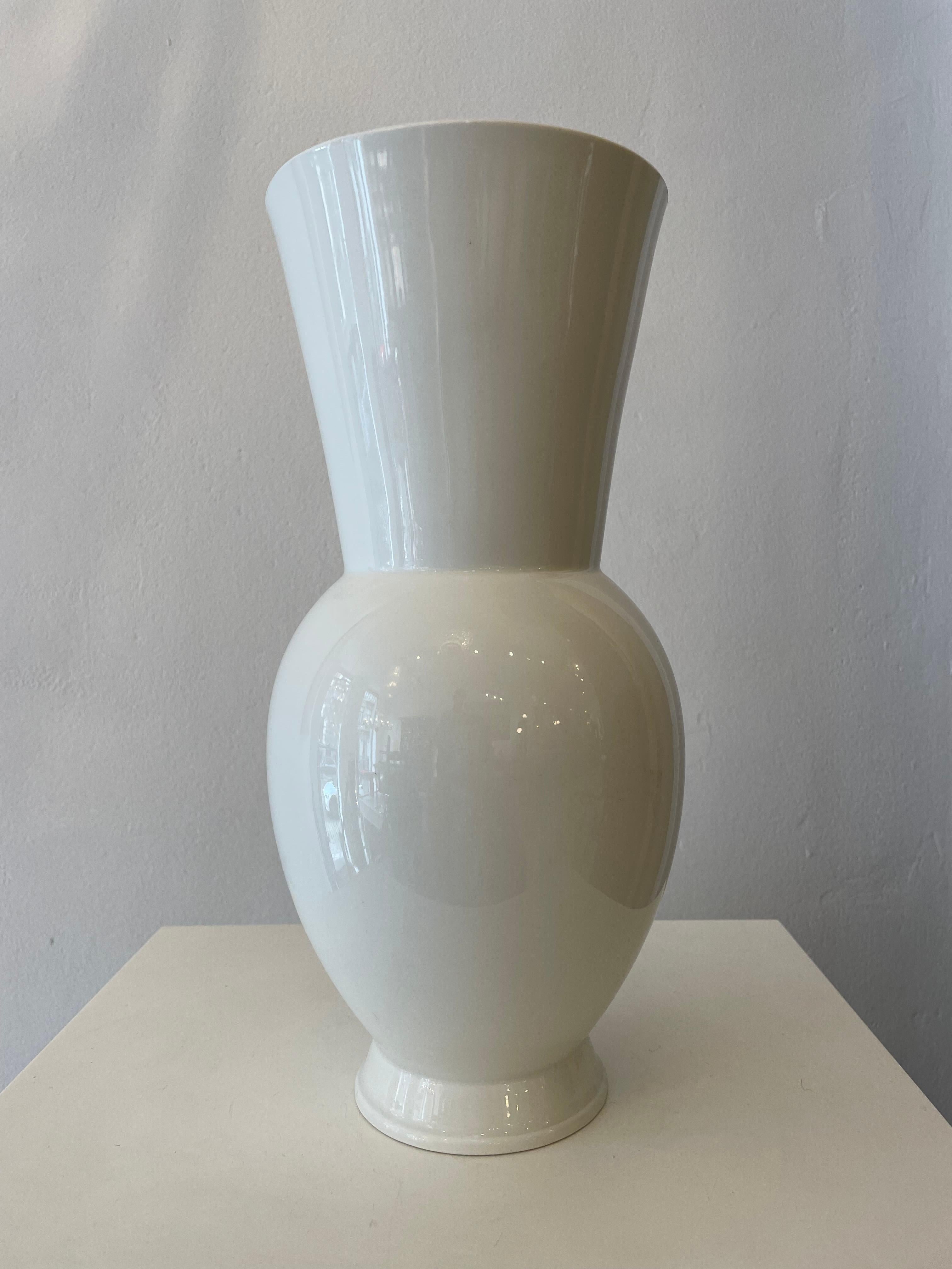 White Ceramic Vase by Marianne Brandt, Germany, Bauhaus, 1920s In Good Condition In Brussels, BE