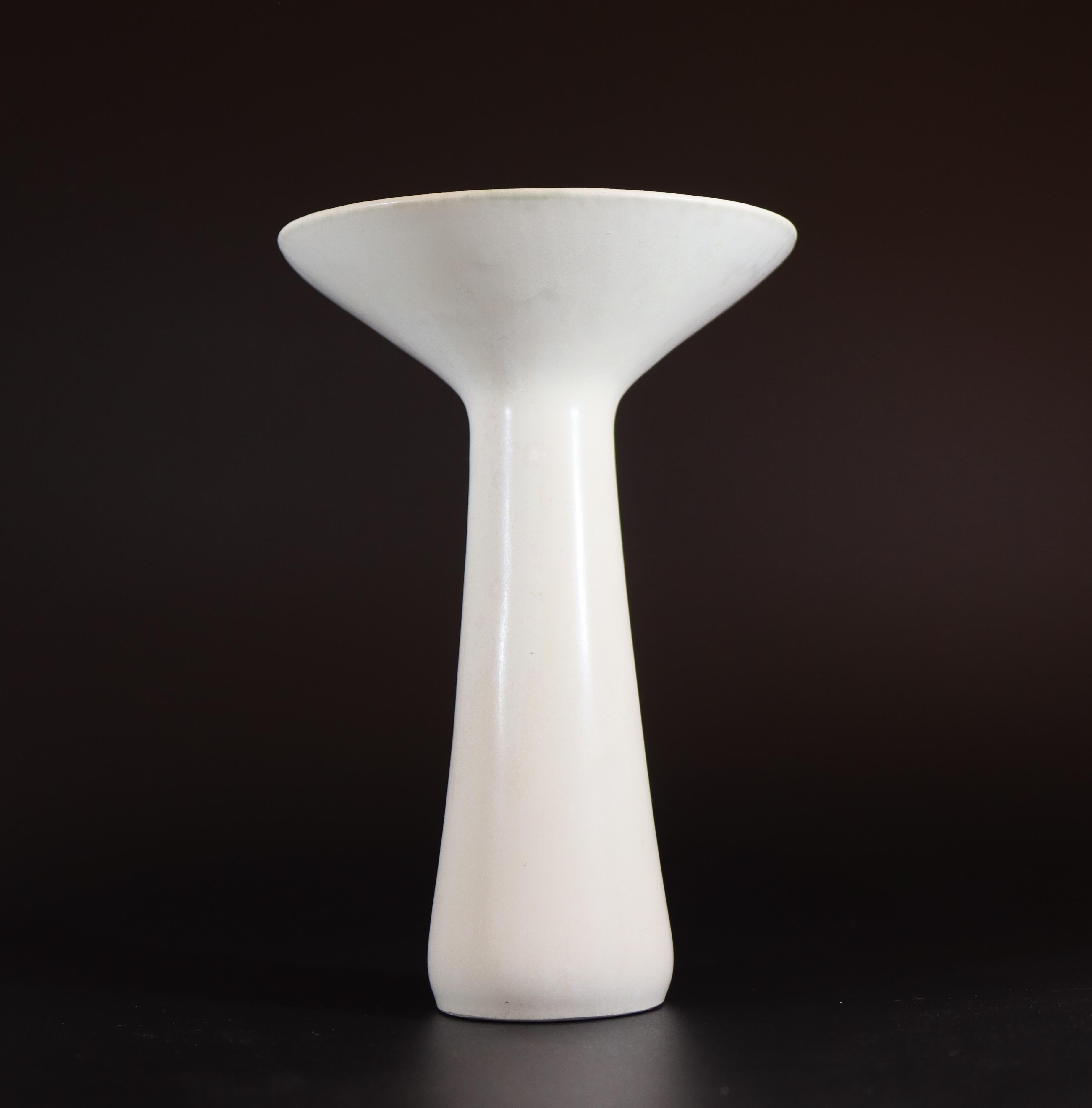 Svedese Vaso di ceramica bianca - Carl-Harry Stålhane - Rörstrand Midcentury Modern in vendita