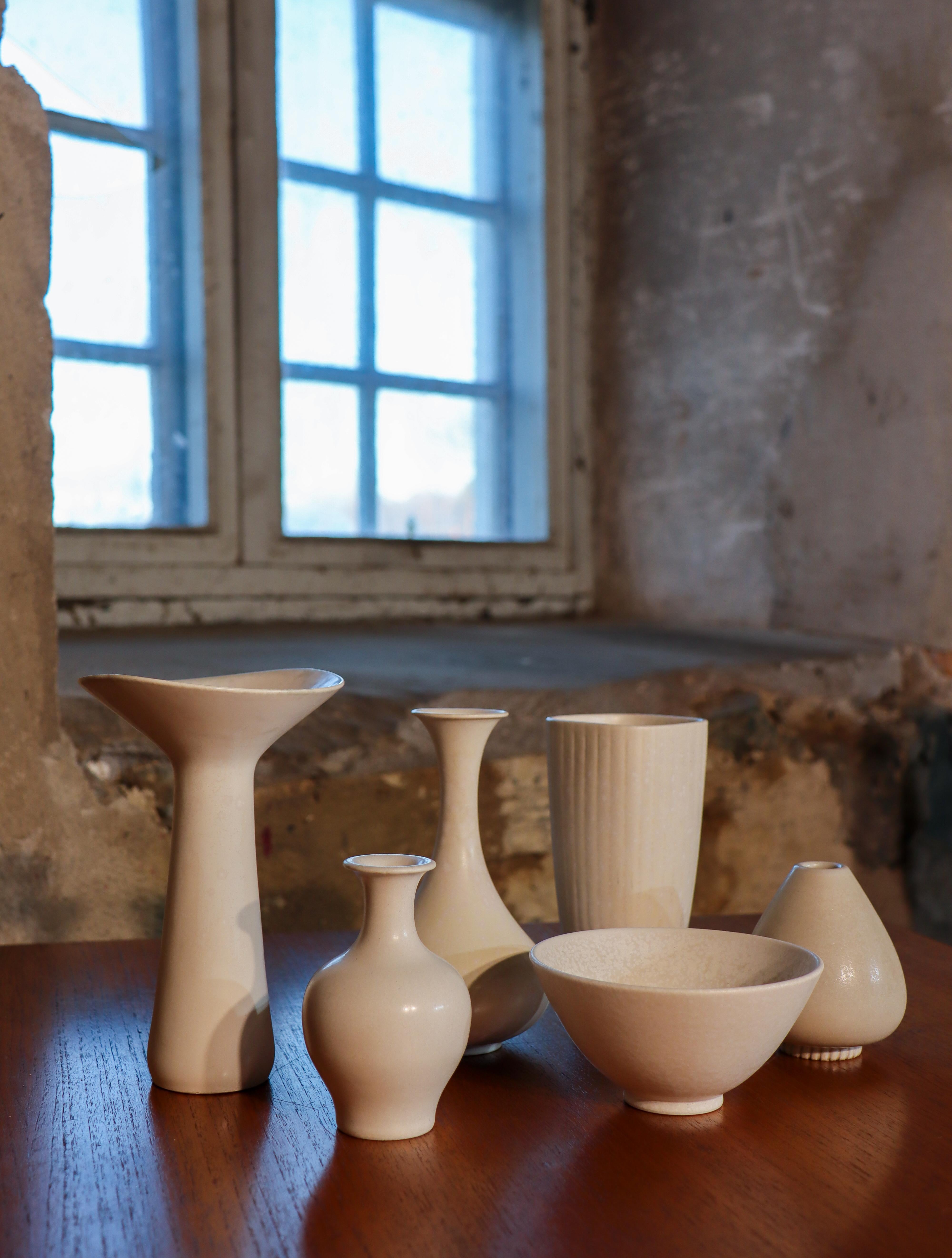 Weiße Keramikvase - Carl-Harry Stålhane - Rörstrand Midcentury Modern (Schwedisch) im Angebot