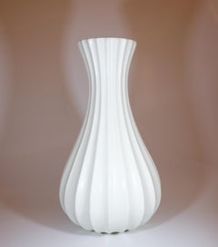 Vase en céramique blanche, Pia Rönndahl Rörstrand, The Scandinavian Modern