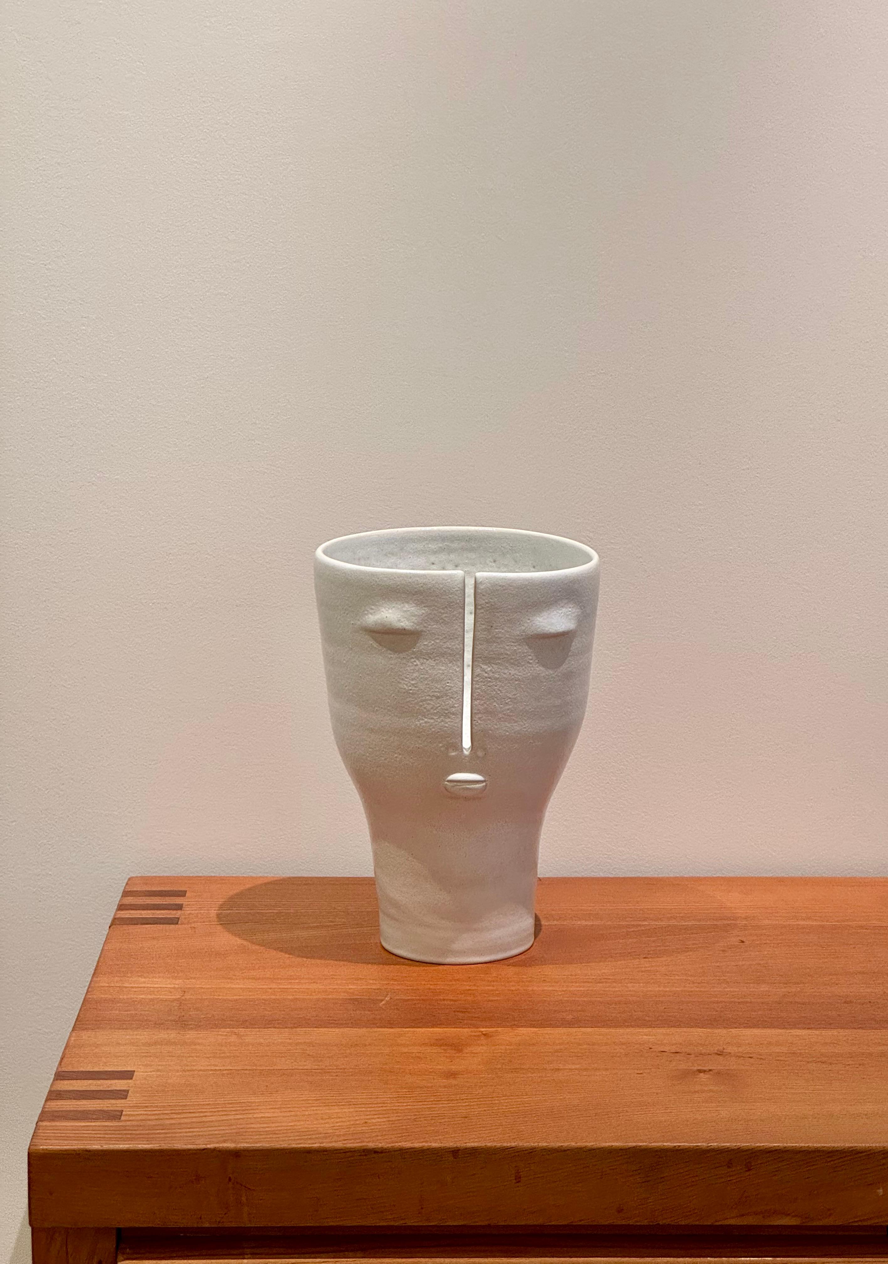 XXIe siècle et contemporain Vase en céramique blanche 