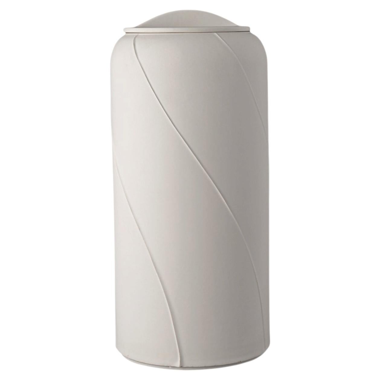Weiße Keramikvase mit Deckel von Benjamin Humbert im Angebot