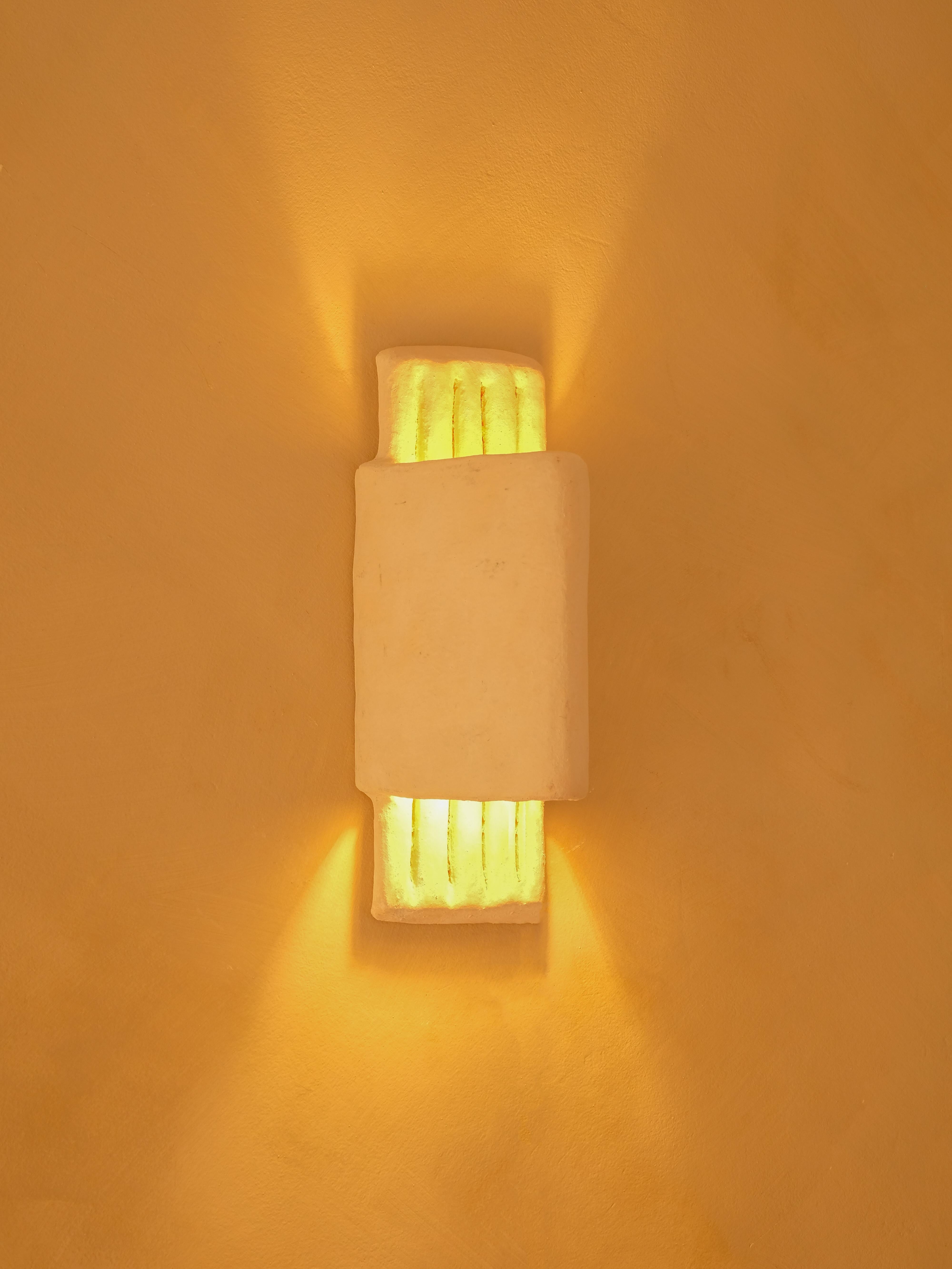 White contemporary Ceramic Wall Light Made of local Clay, handcrafted For Sale 5