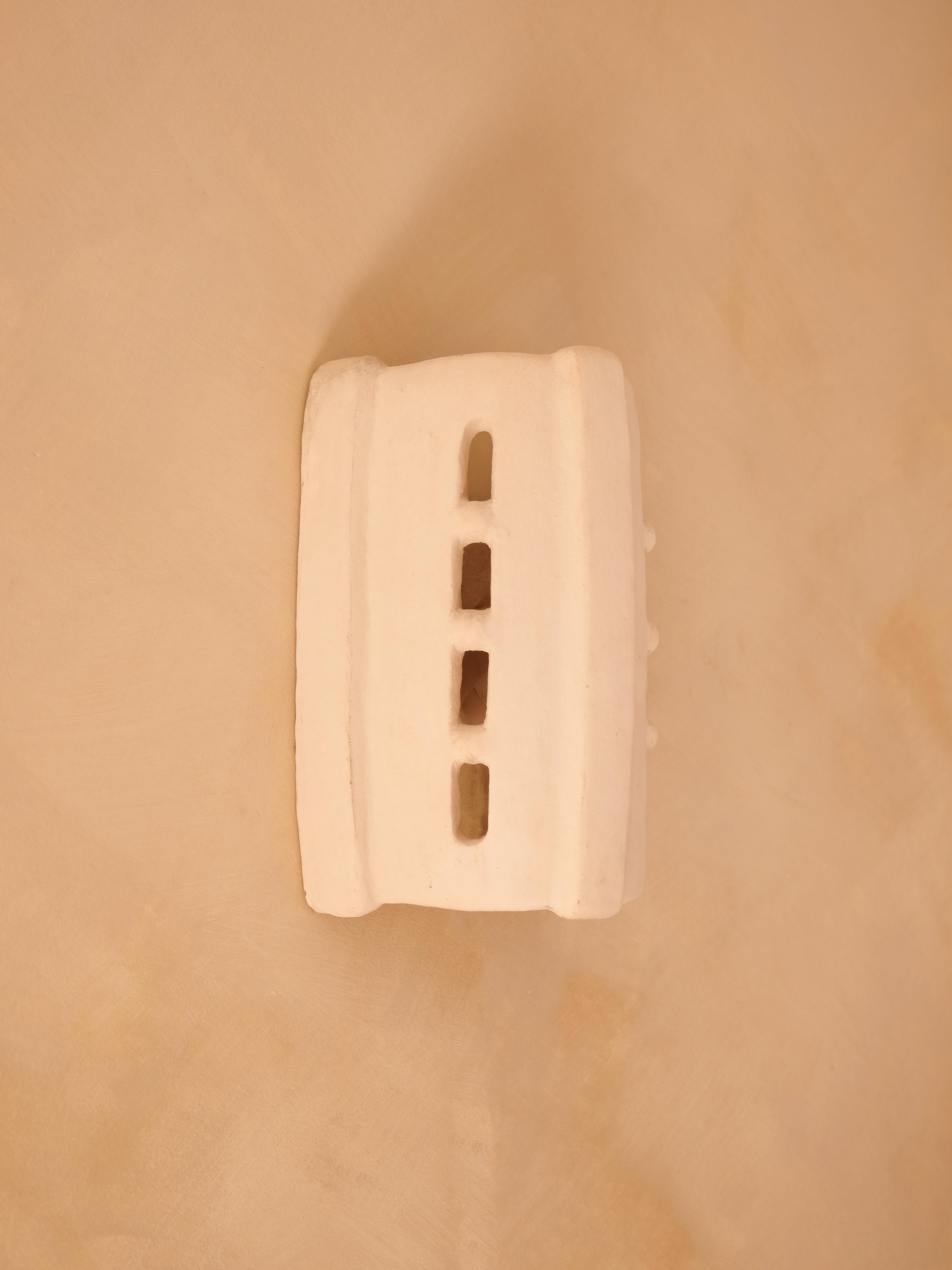 White Ceramic contemporary Wall Light Made of local clay handcrafted In New Condition For Sale In Marseille, FR