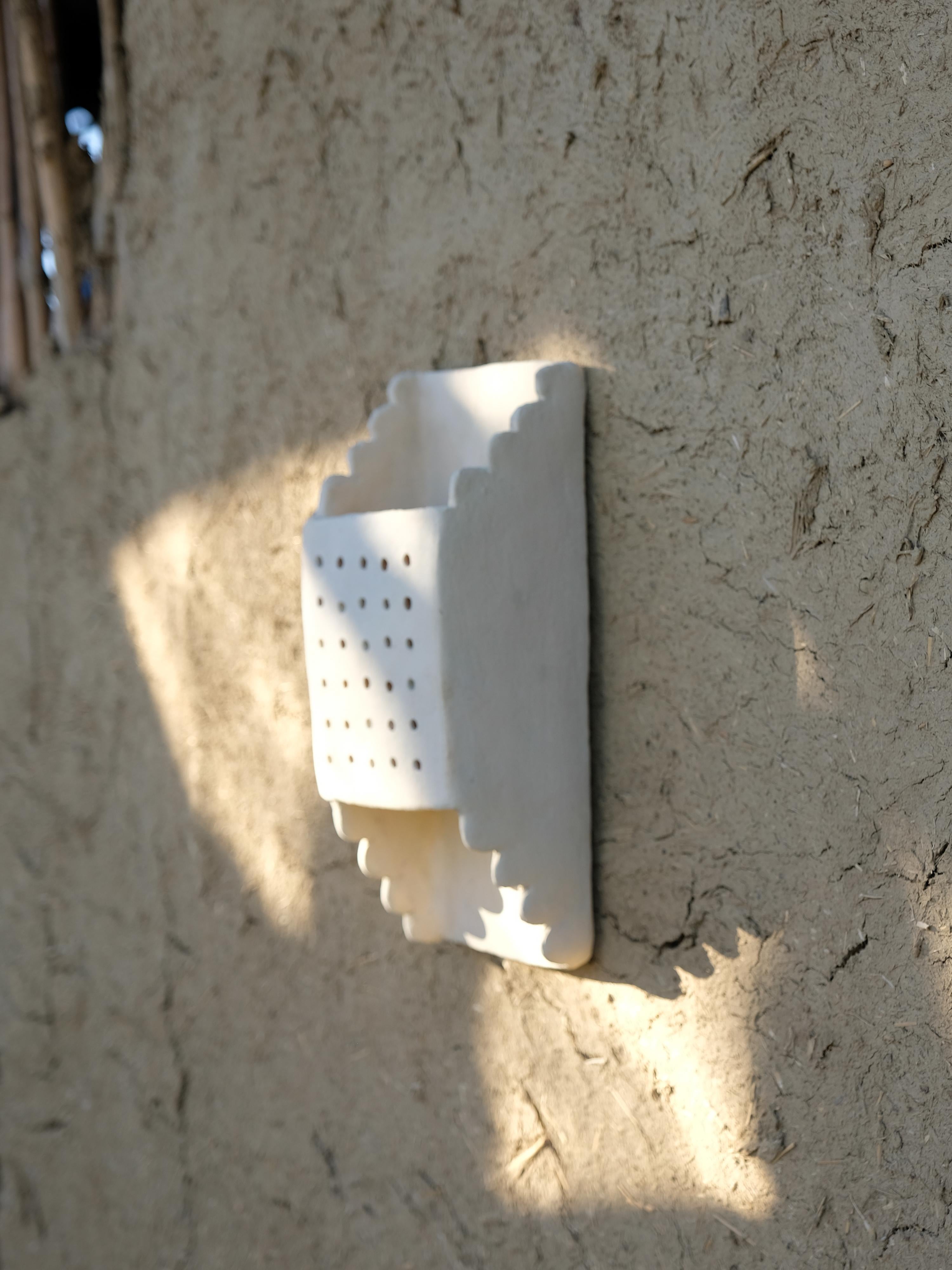 White contemporary Ceramic Wall Light Made of local Clay, natural pigments For Sale 2