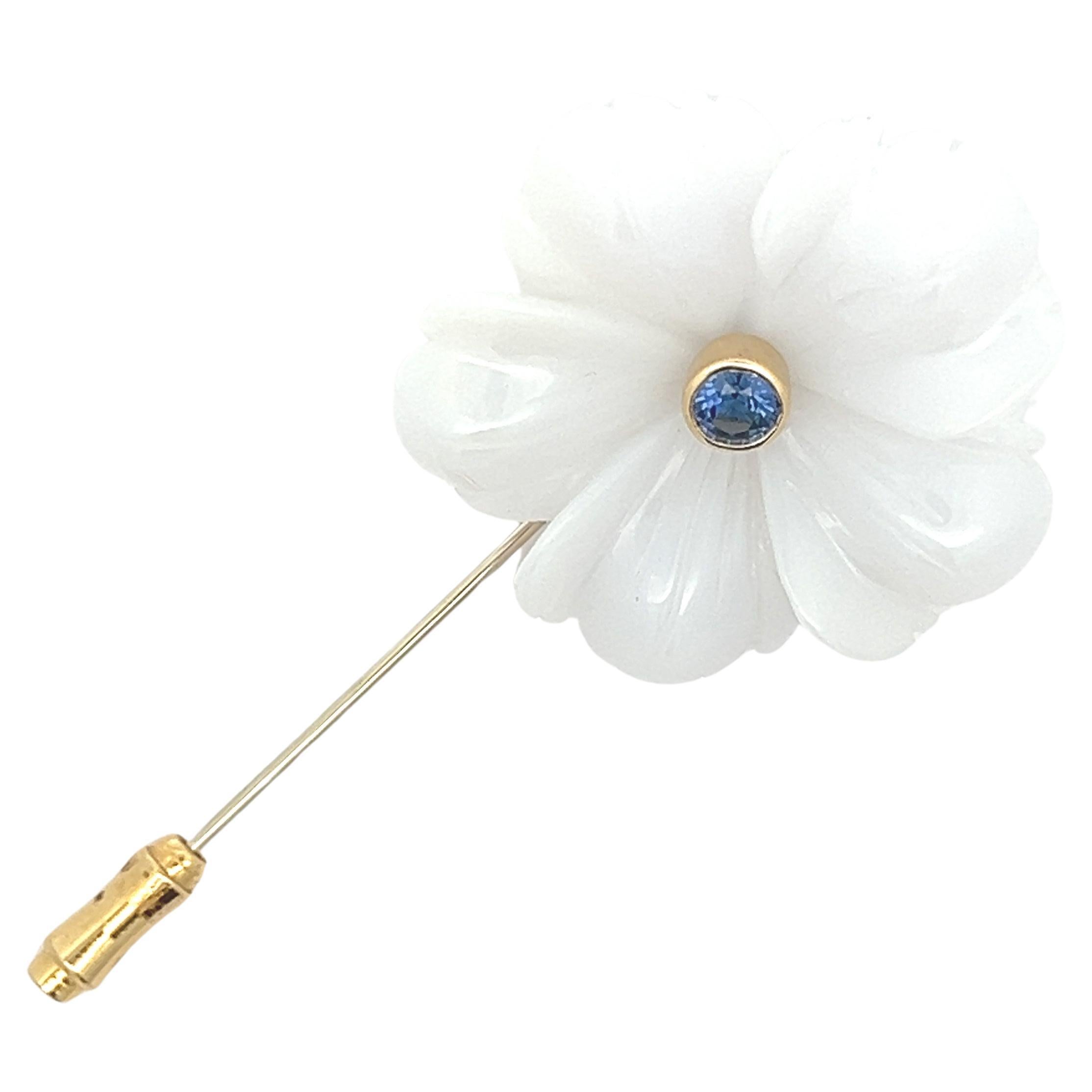White Chalcedony Carved Flower 0.60ct Blue Sapphire 18k Yellow Gold Stick Pin For Sale