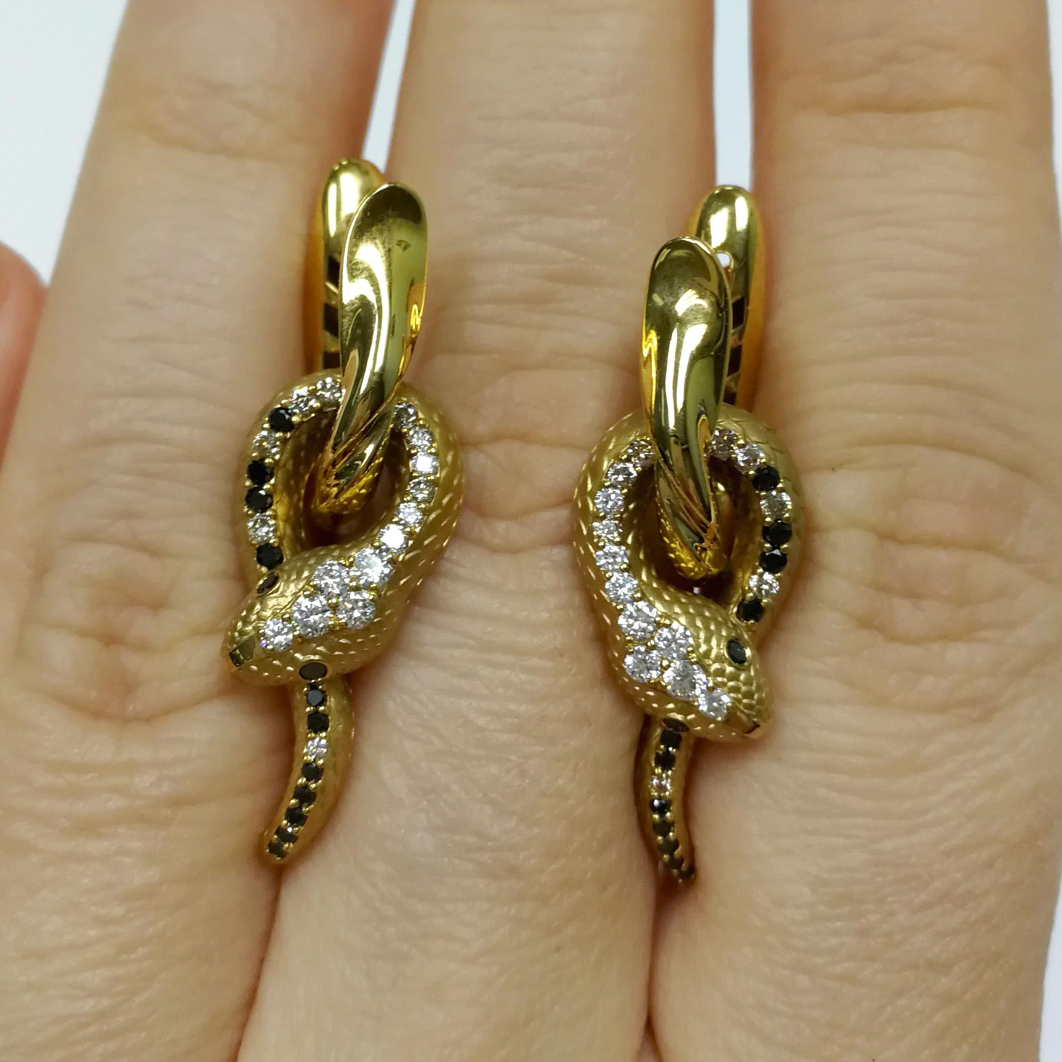 Contemporary White, Champagne and Black Diamonds 18 Karat Yellow Gold Snake Earrings For Sale